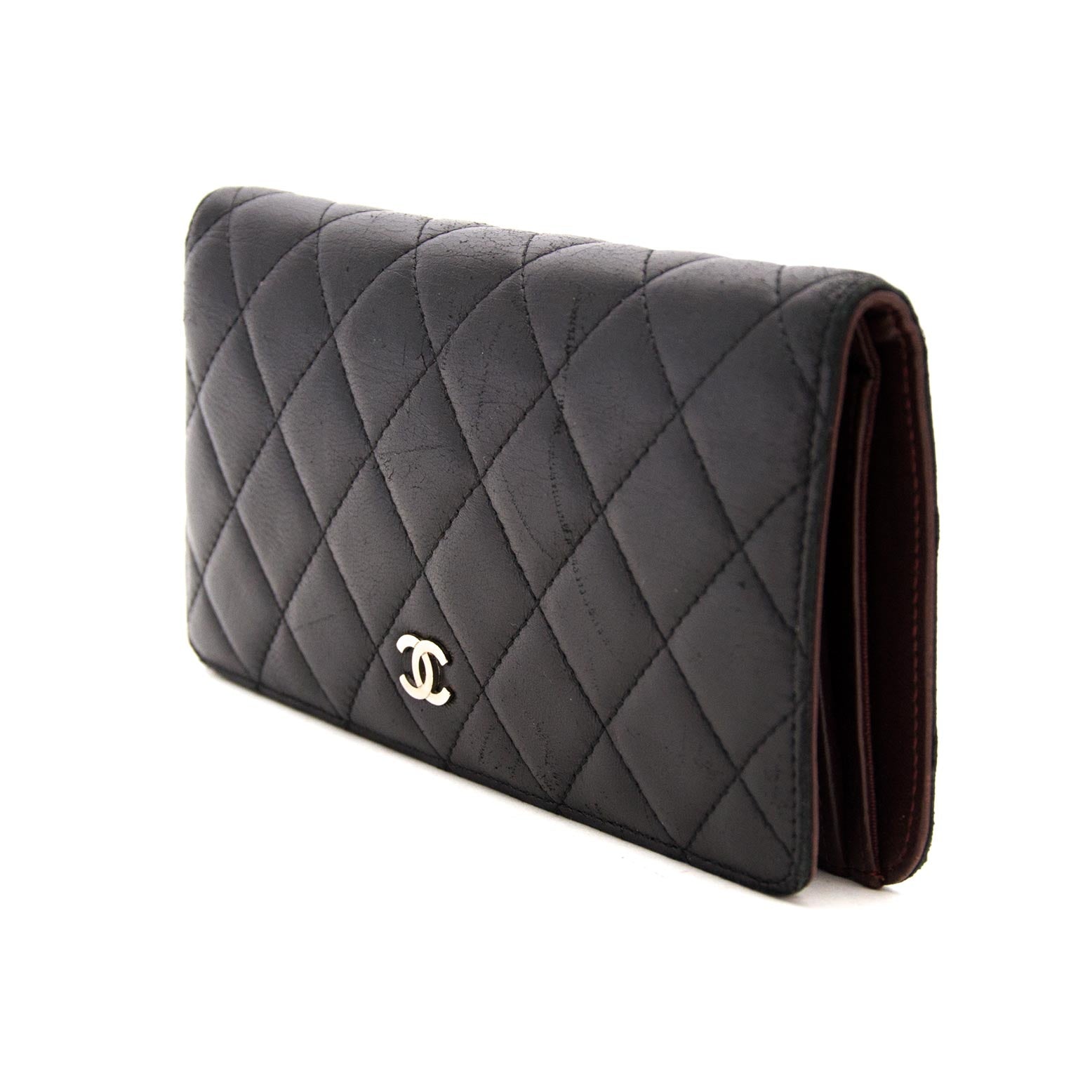 acheter en ligne chez labellov.com pour le meilleur prix chanel classic bifold wallet