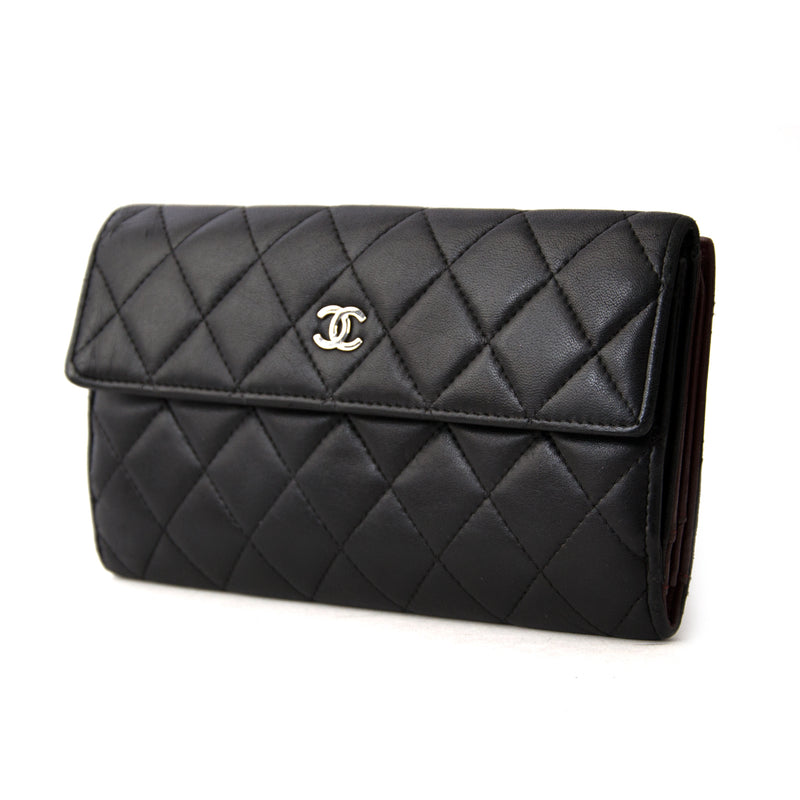 comme neuf Chanel Classic Black Lambskin Wallet pour le meilleur prix Chanel Classic Black Lambskin Wallet