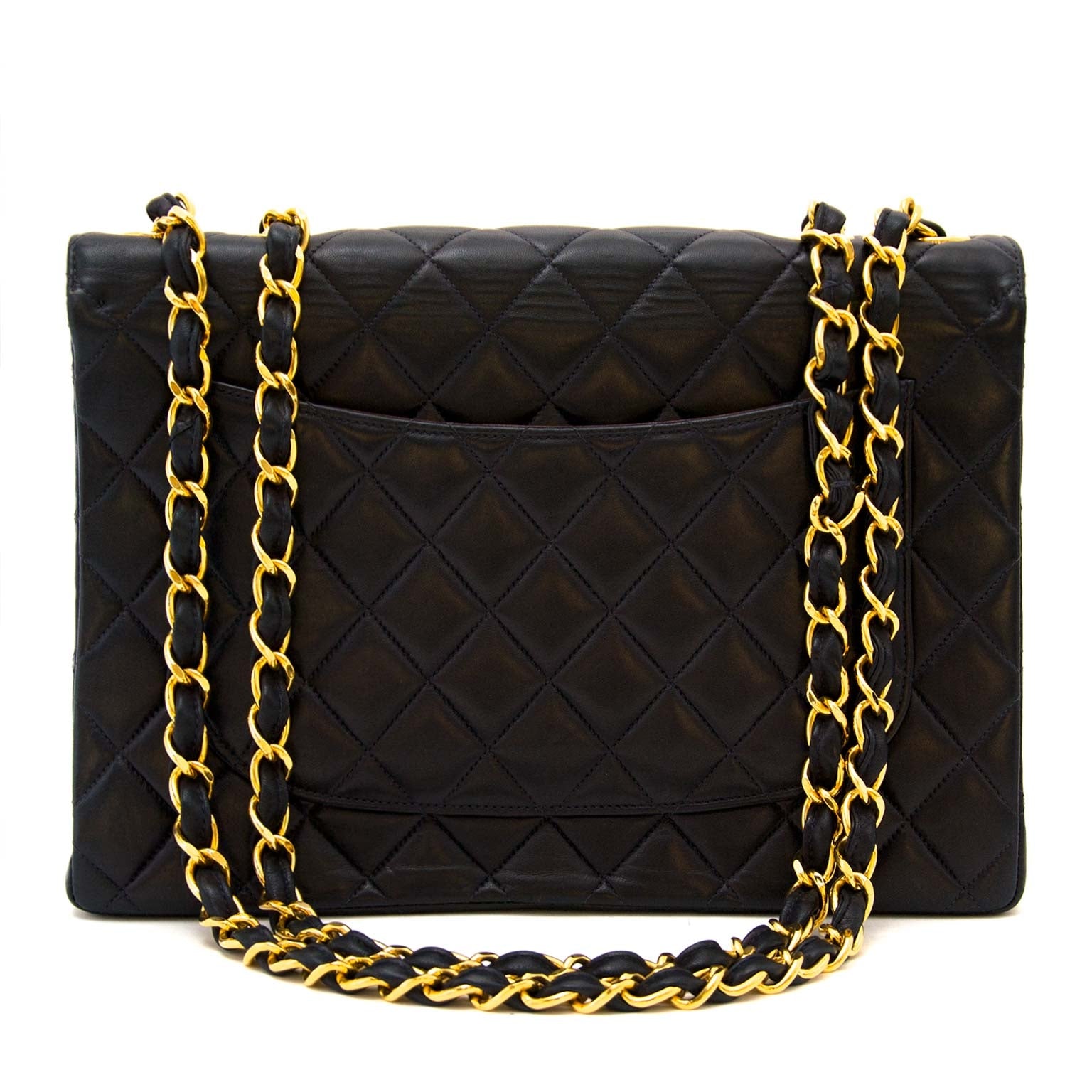 skip the waitinglist shop your The height of luxury! The icon that never goes out of style! The IT-bag by Chanel! Be quick, because before you know it this beauty is sold out. This Chanel Maxi Classic Flap Bag is crafted out of the softest lambskin leath