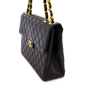 shop safe online seconde main The height of luxury! The icon that never goes out of style! The IT-bag by Chanel! Be quick, because before you know it this beauty is sold out. This Chanel Maxi Classic Flap Bag is crafted out of the softest lambskin leathe
