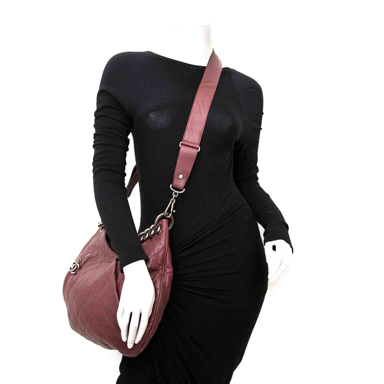 Are you looking for a discount designer bag? Shop safe and secure at Labellov secondhand luxury in Antwerp, Belgium