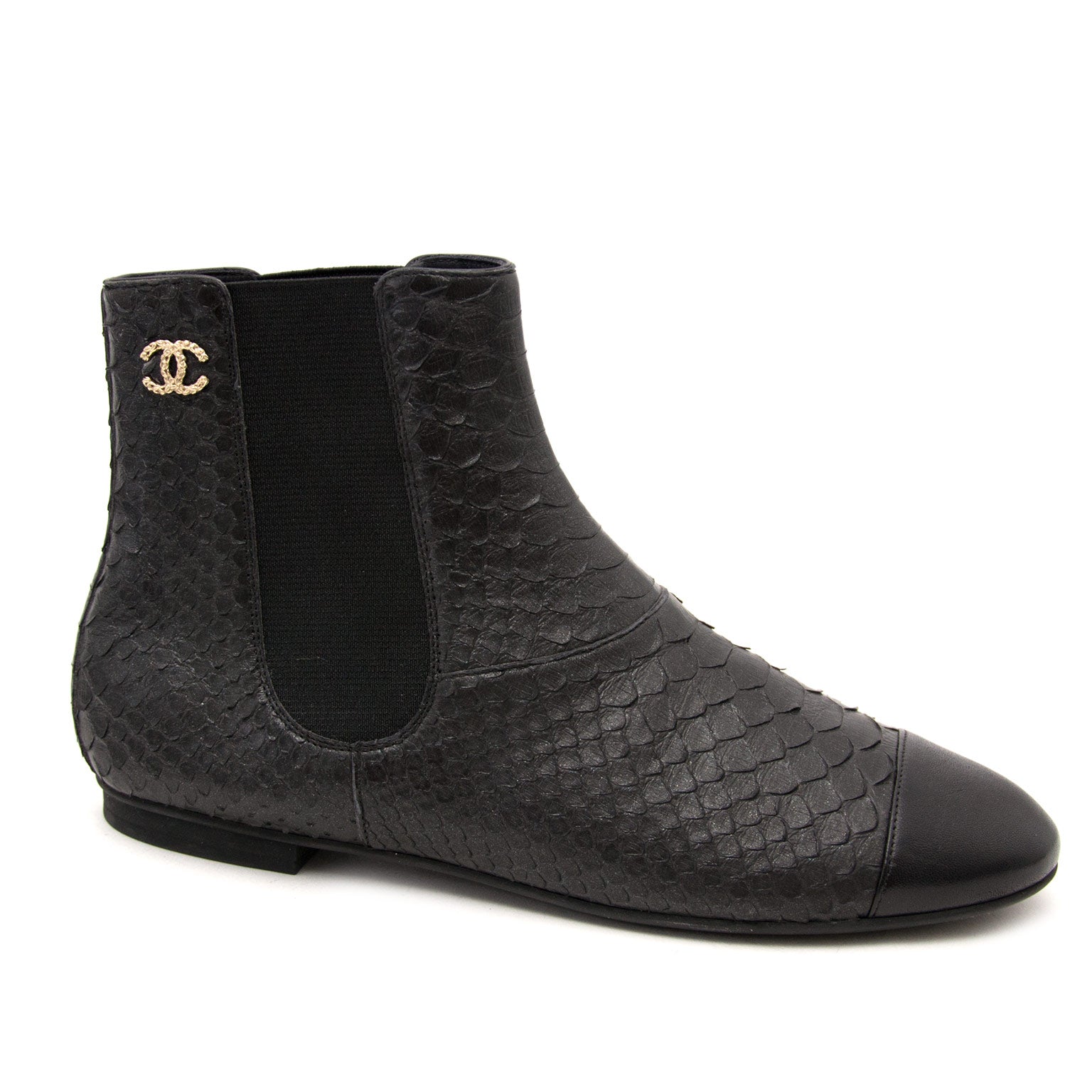 Koop uw 100% authentieke python laarsjes van Chanel bij Labellov tweedehands