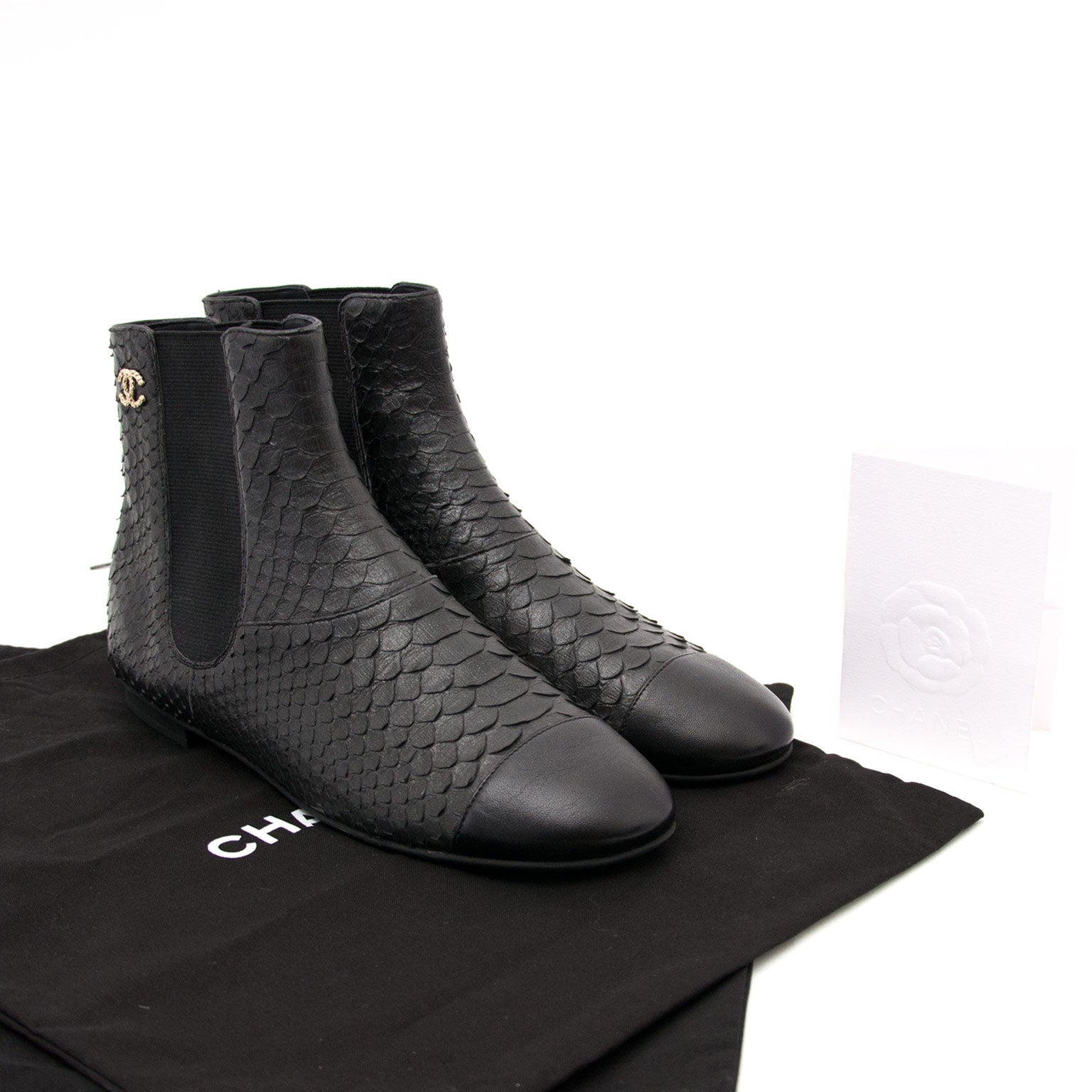 Acheter secur en ligne votre chaussures en python de Chanel pour le meilleur prix chez Labellov a Anvers