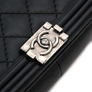 koop online tegen de beste prijs jou tweedehands looking for a secondhand as new Chanel Black Double StItched New Medium Boy Bag