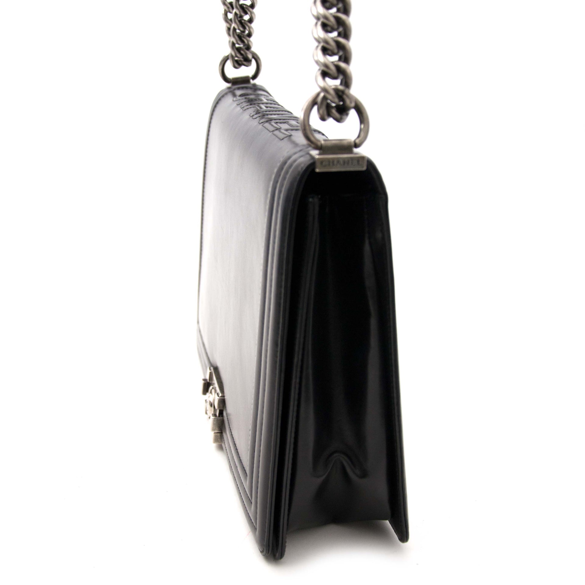 acheter en ligne seconde main Chanel Black Large Le Boy Flap Bag