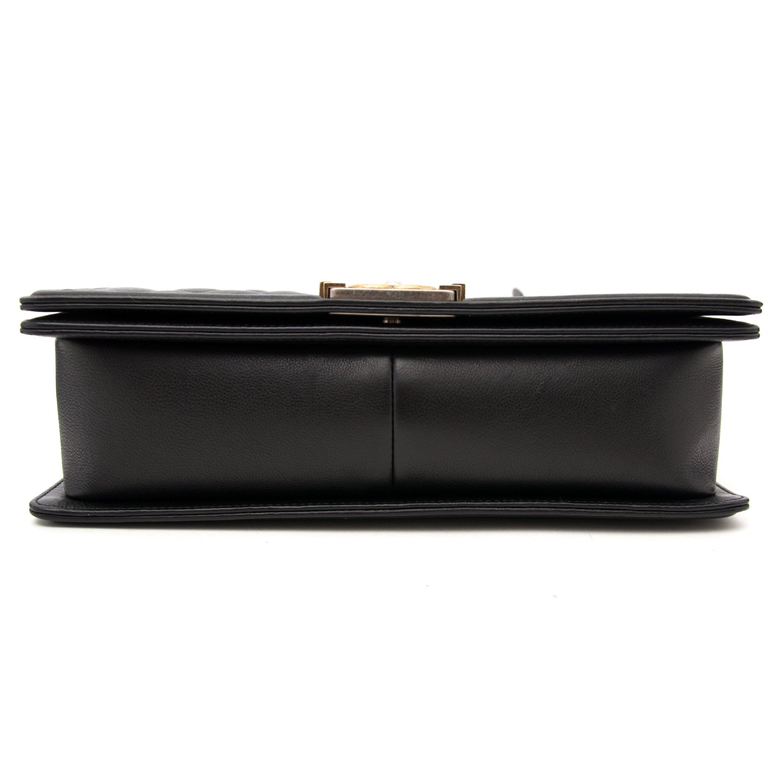 acheter en ligne chez labellov.com pour le meilleur prix chanel boy new medium black