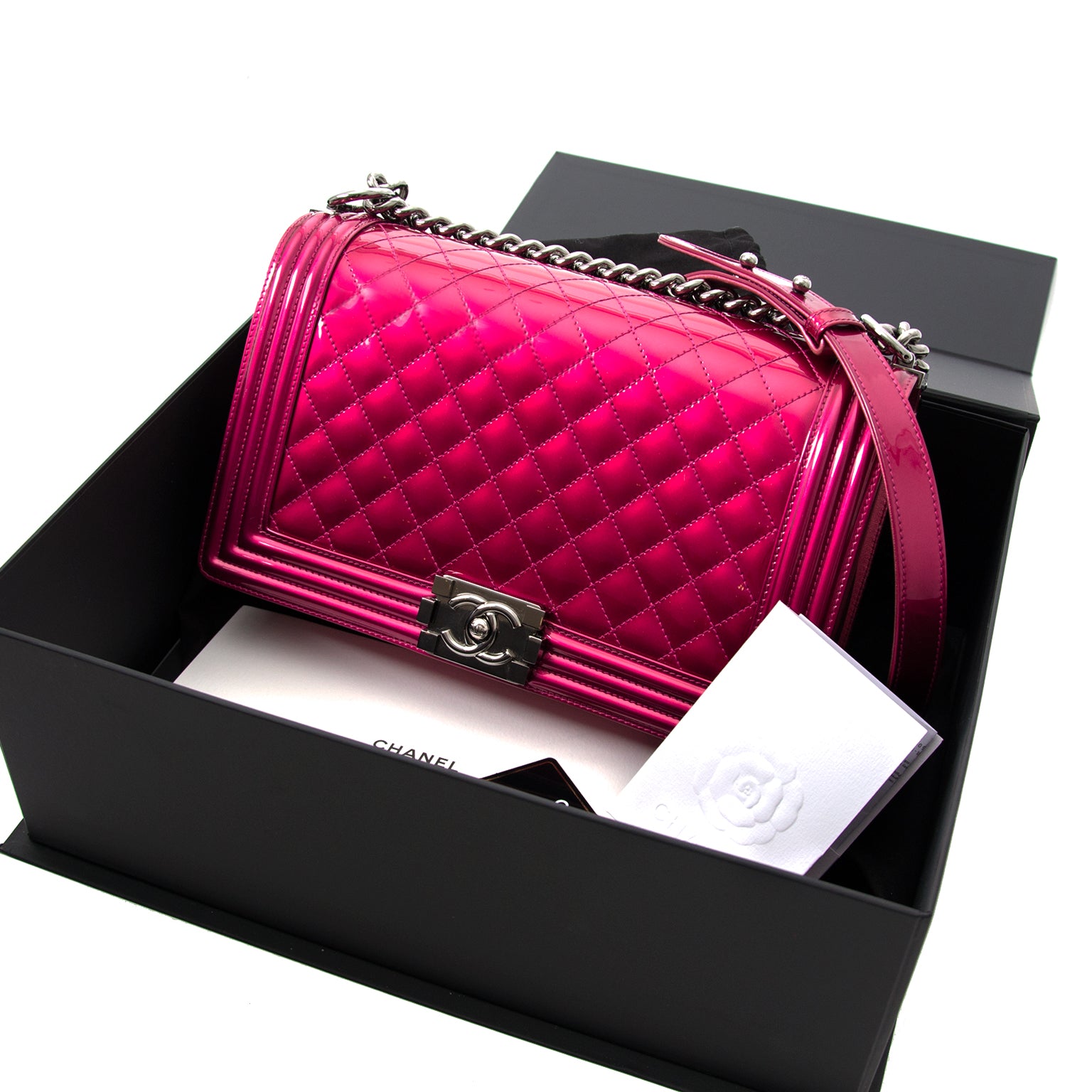 acheter en ligne pour le meilleur prix Chanel Metallic Patent Fuchsia New Medium Boy Bag