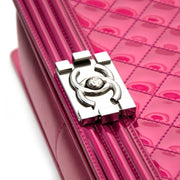 comme neuf Chanel Metallic Patent Fuchsia New Medium Boy Bag pour le meilleur prix