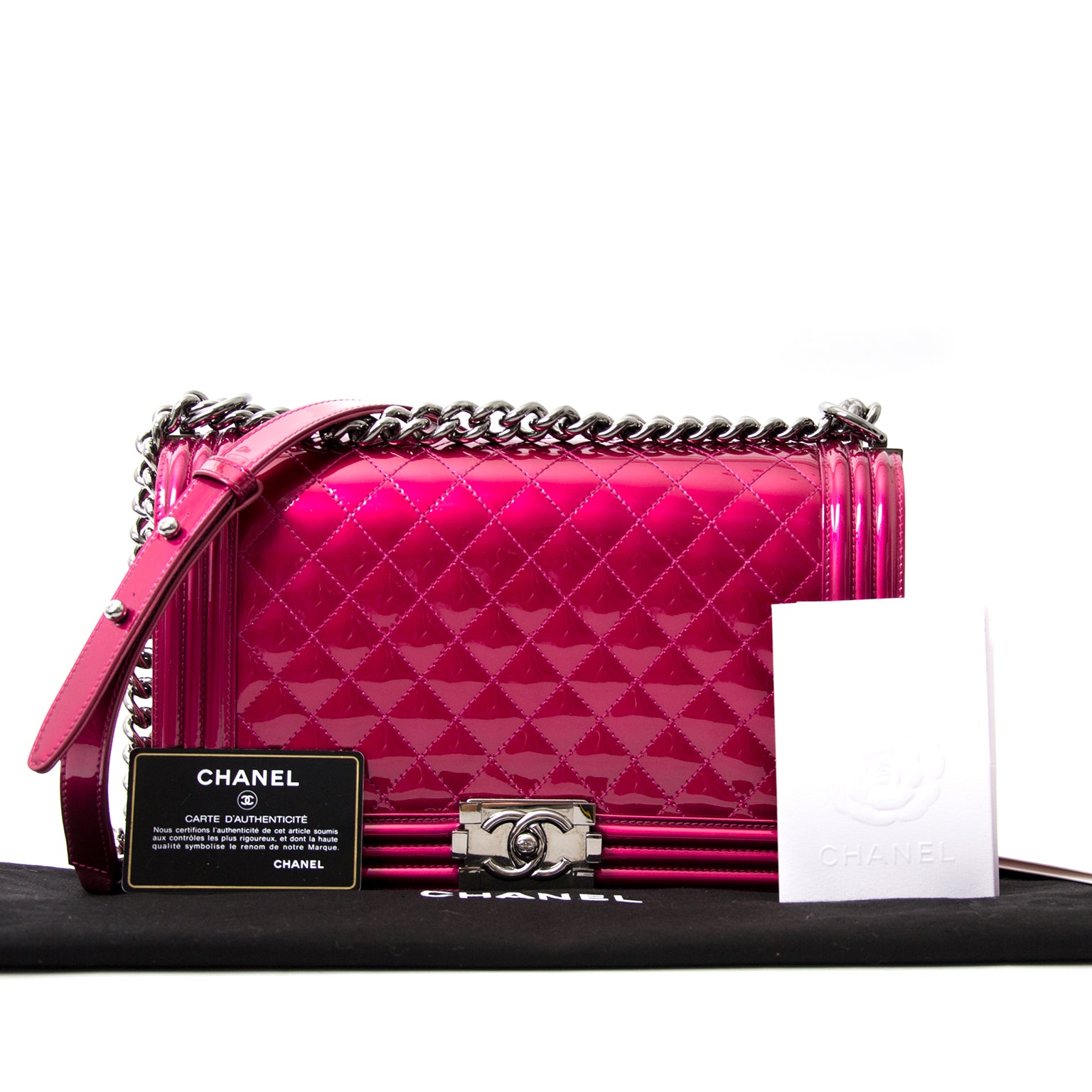 koop veilig online jou tweedehands Chanel Metallic Patent Fuchsia New Medium Boy Bag