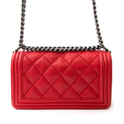 koop veilig online aan de beste prijs New Chanel Boy Flap Bag Red