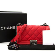 koop veilig online aan de beste prijs New Chanel Boy Flap Bag Red