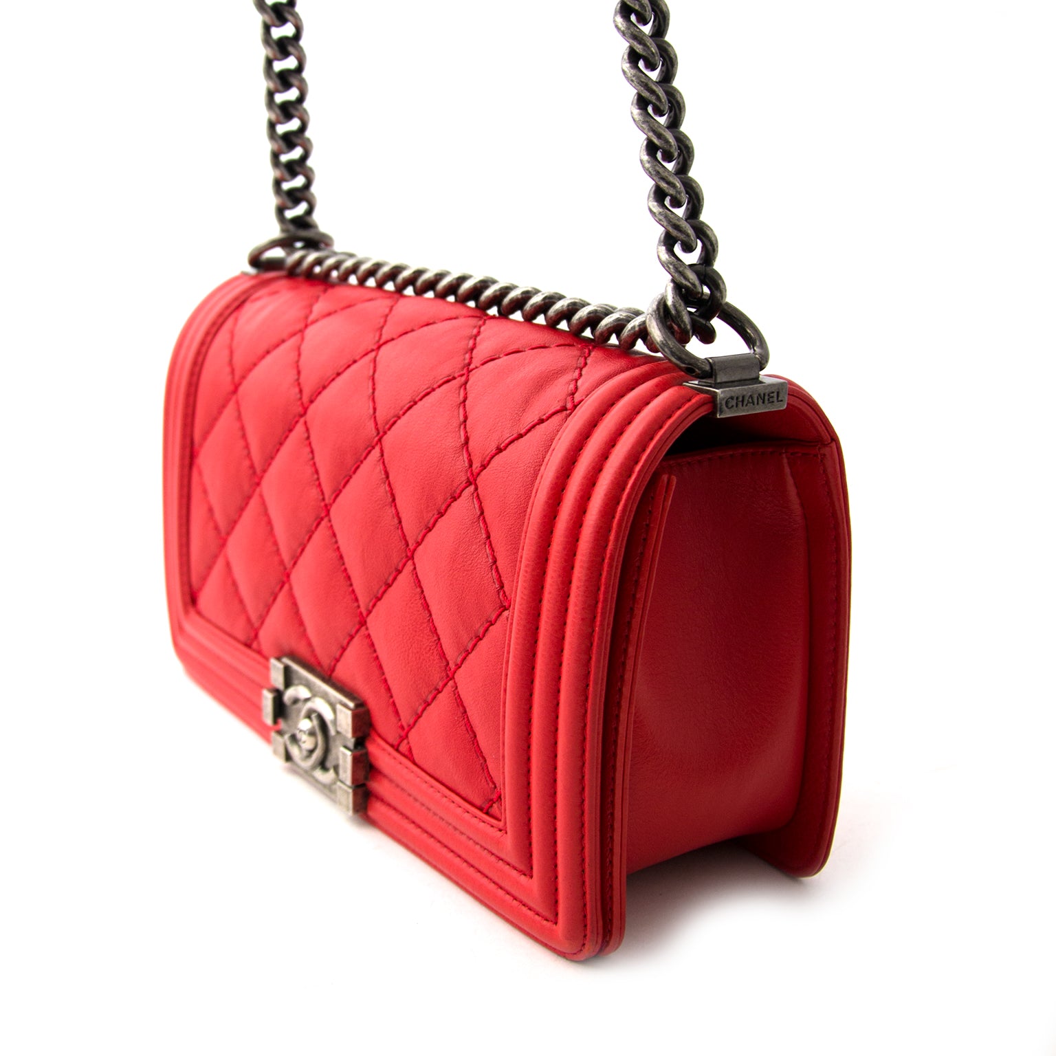 shop safe online luxury secondhand New Chanel Boy Flap Bag Red wordlwide shipping