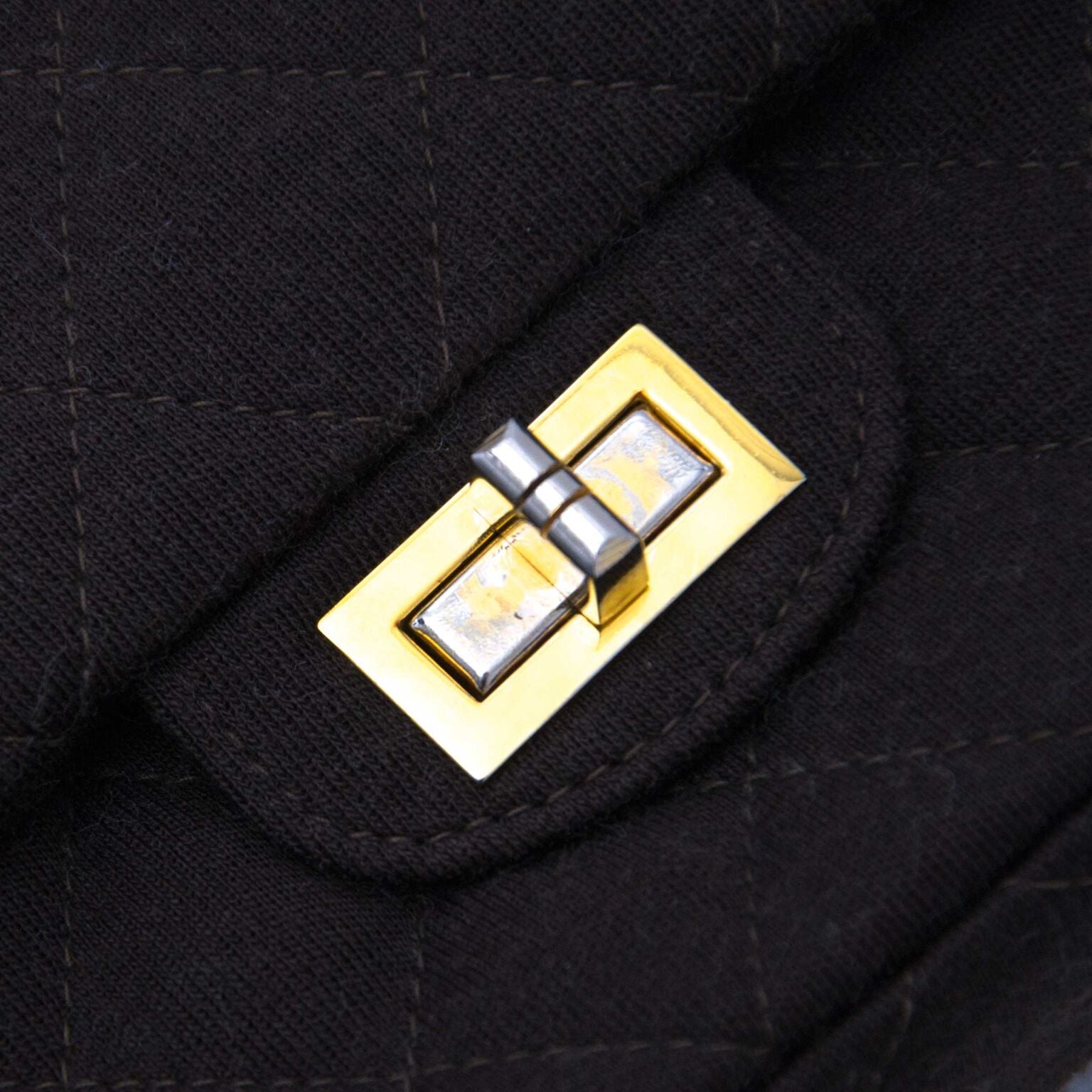 Buy safe and secure luxe handbags on labellov.com