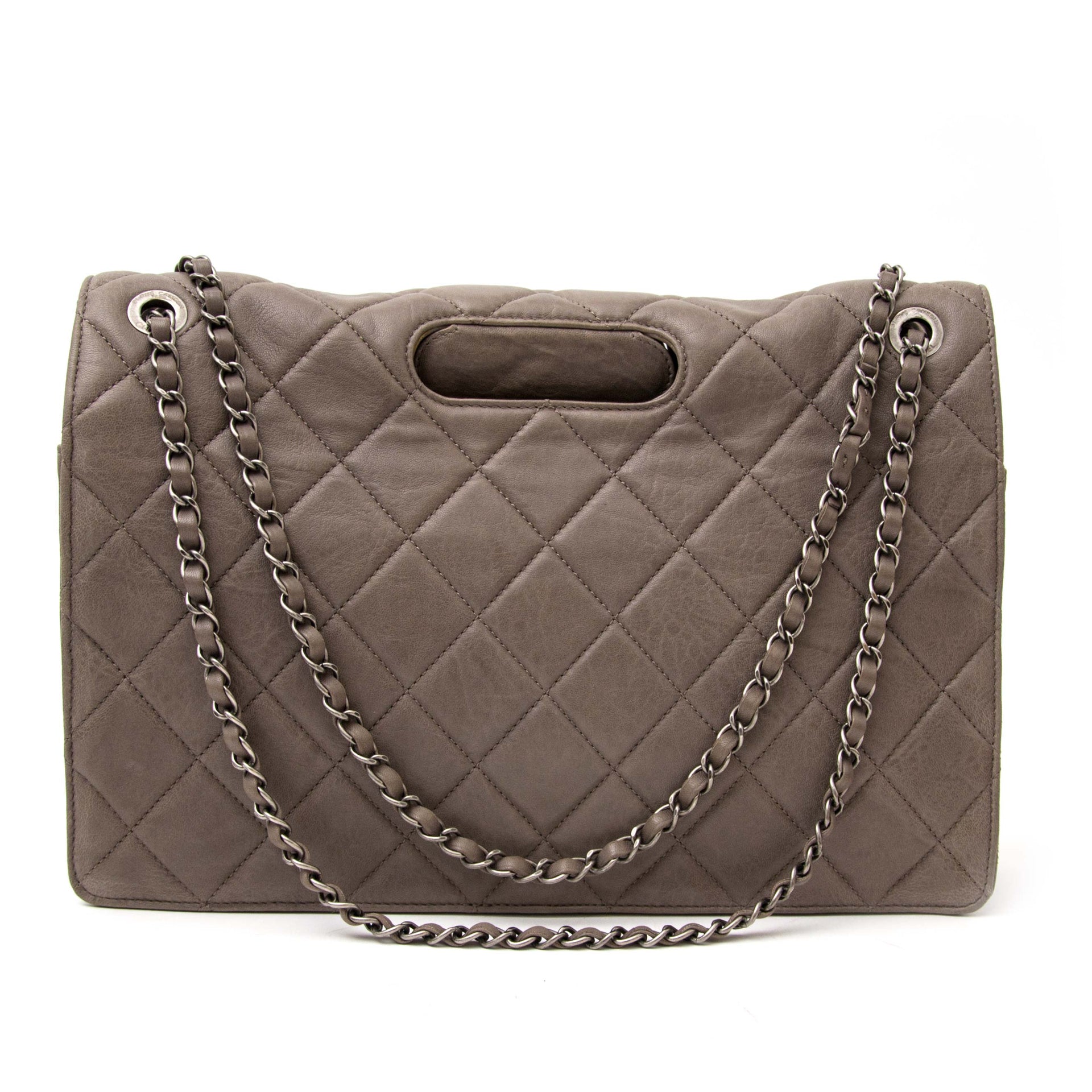 shop safe online aan de beste prijs Chanel Taupe Leather 2 way Handle Flap Bag