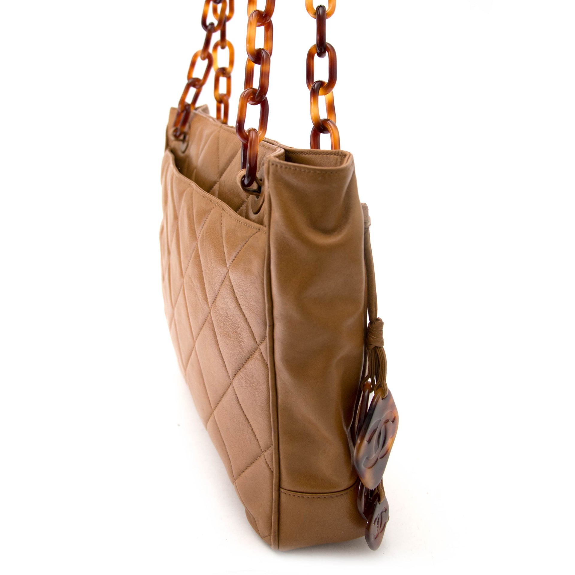 koop veilig online aan de beste prijs jouw tweedehands Chanel Biscuit Shopping Tote