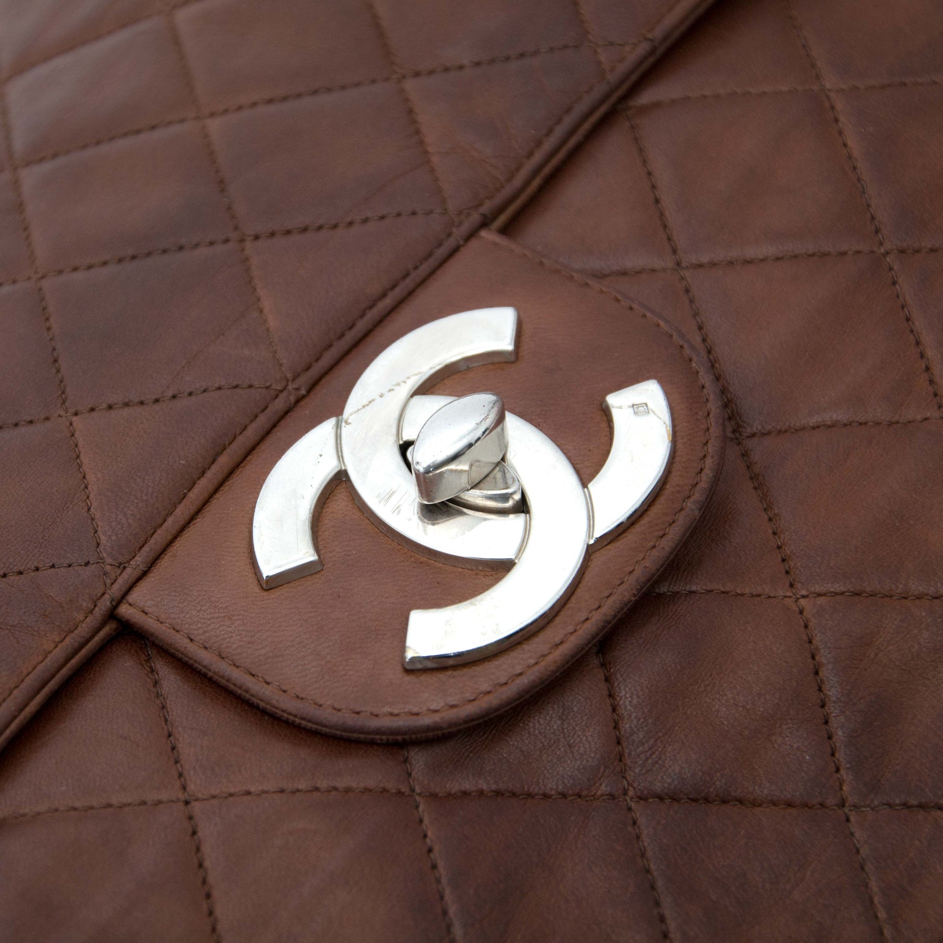 koop veilig onlin aan de beste prijs Chanel Vintage Brown Classic Flap Bag