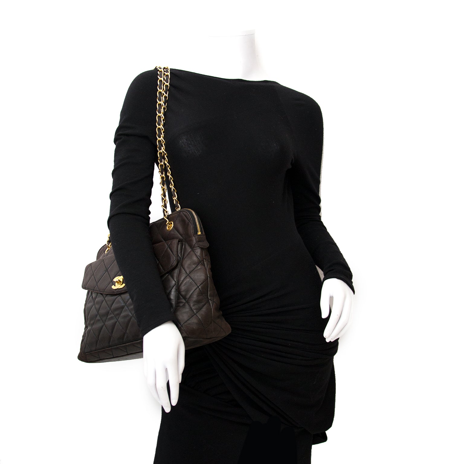 At labellov.com: Chanel Brown Leather Quilted Shoulderbag now online!