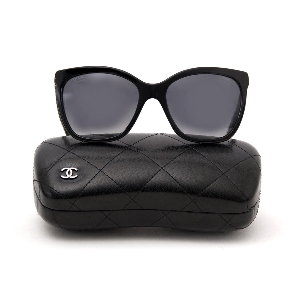 Buy and sell your preloved designer sunglasses for the best rates online at Labellov luxury