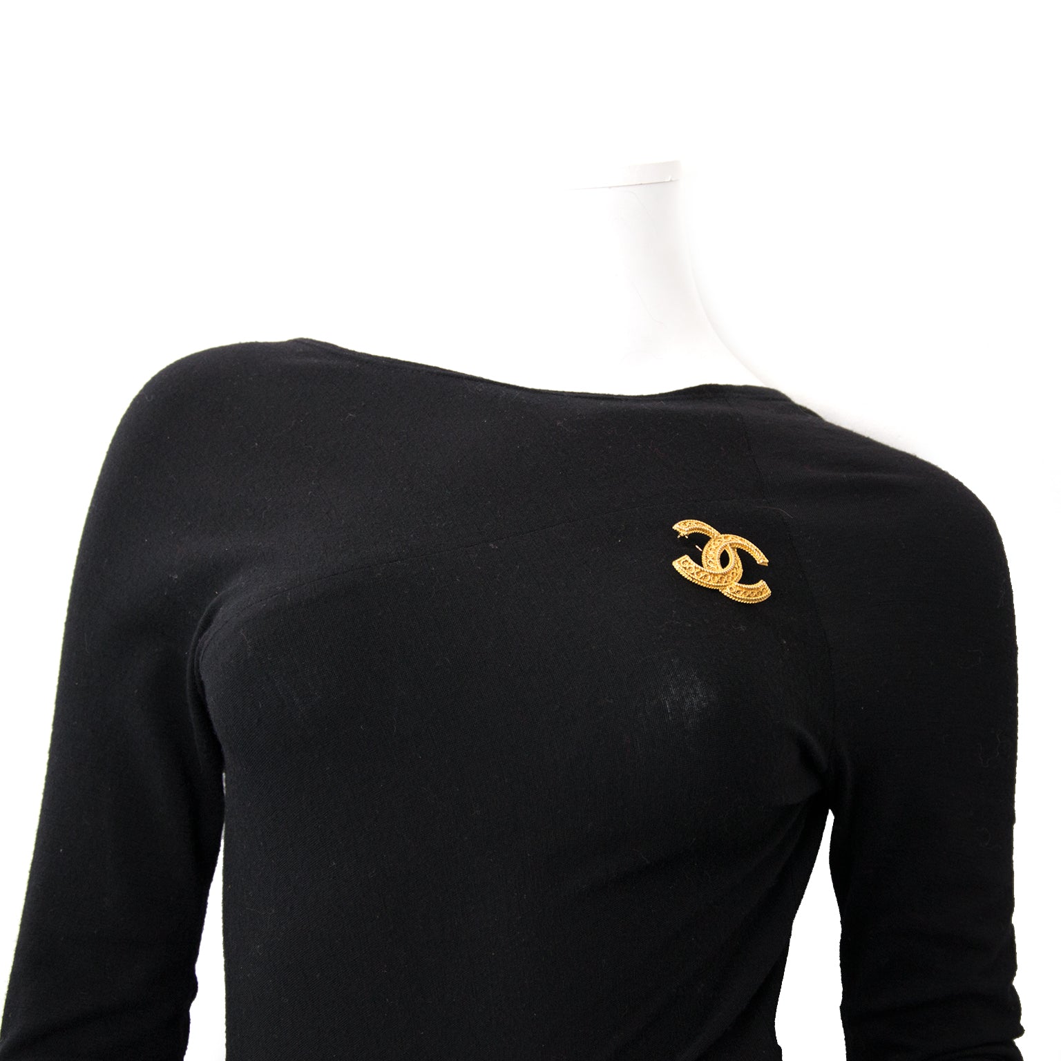 Buy your designer Chanel Gold CC Brooch for the best price with worldwide shipping