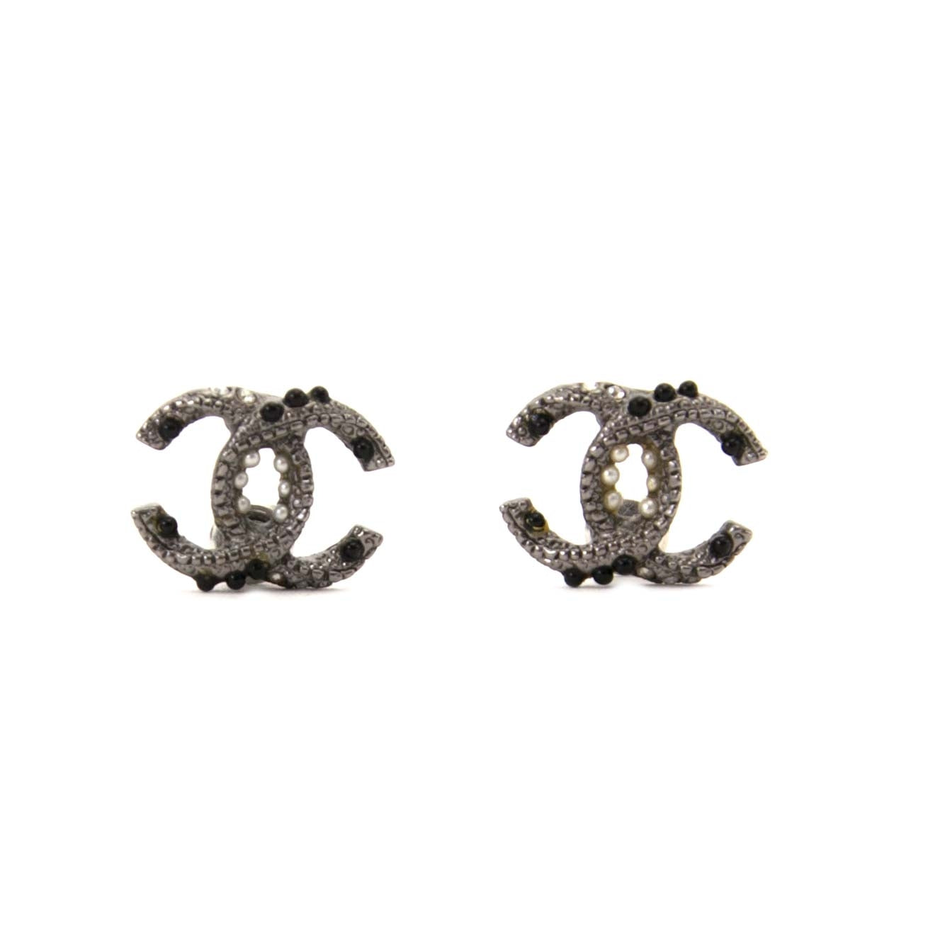 authentieke tweedehands Chanel CC Logo Silver Earrings te koop bij labellov antwerpen aan de beste prijs