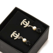 Koop authentieke Chanel Pearl Drop CC Earrings bij Labellov in Antwerpen