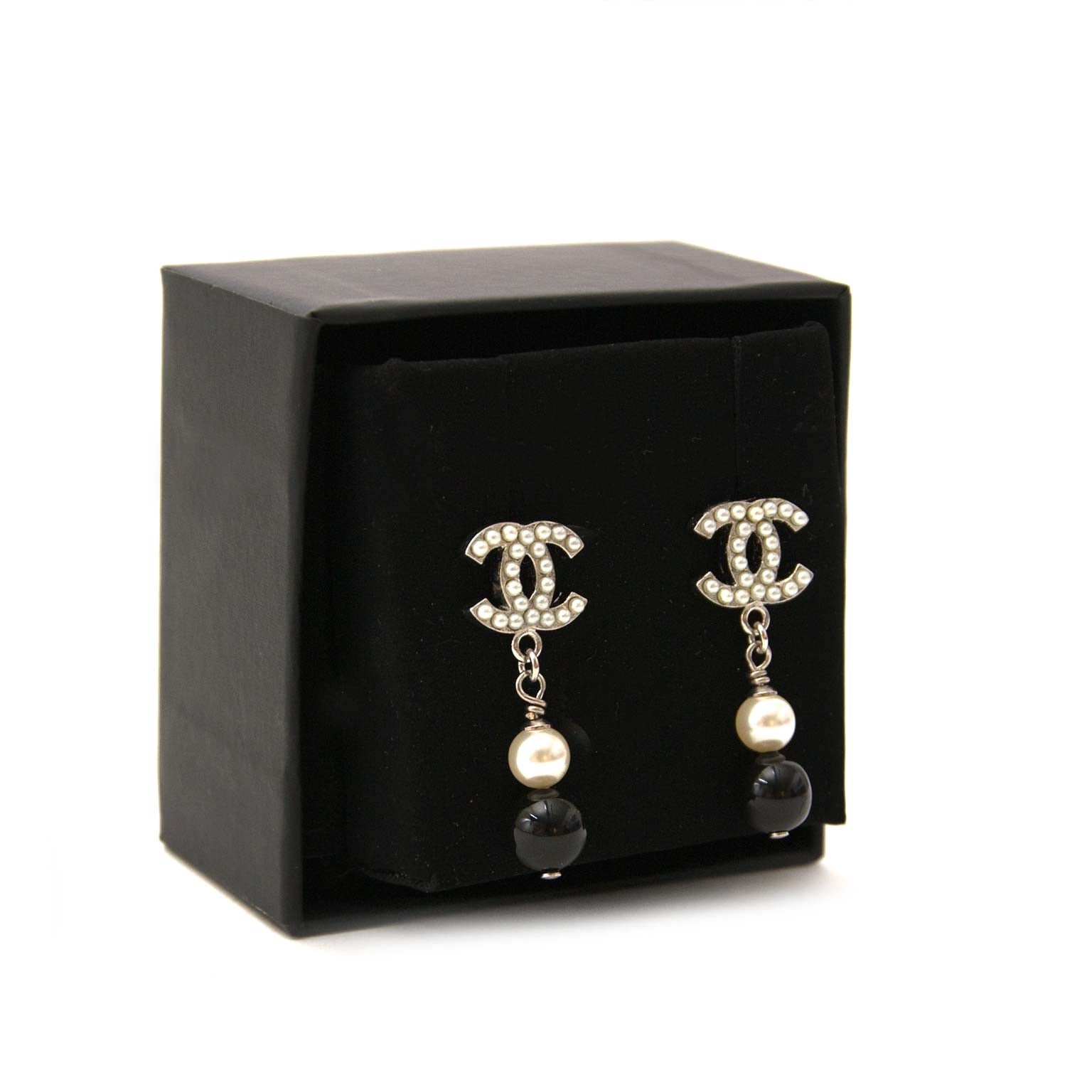 Chanel Pearl Drop CC Earrings verkopen aan de beste prijs