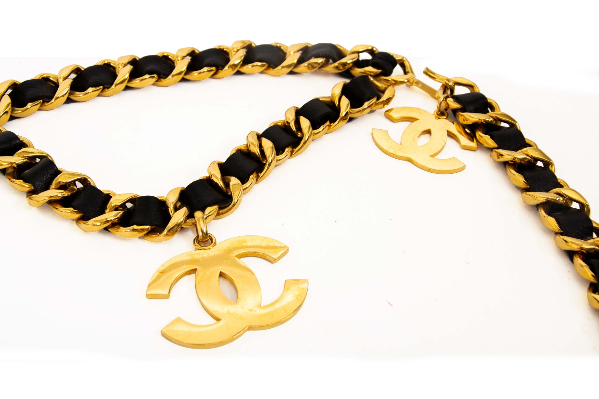 Chanel Black Leather Weave Swag Belt now for sale at labellov vintage fashion webshop belgium