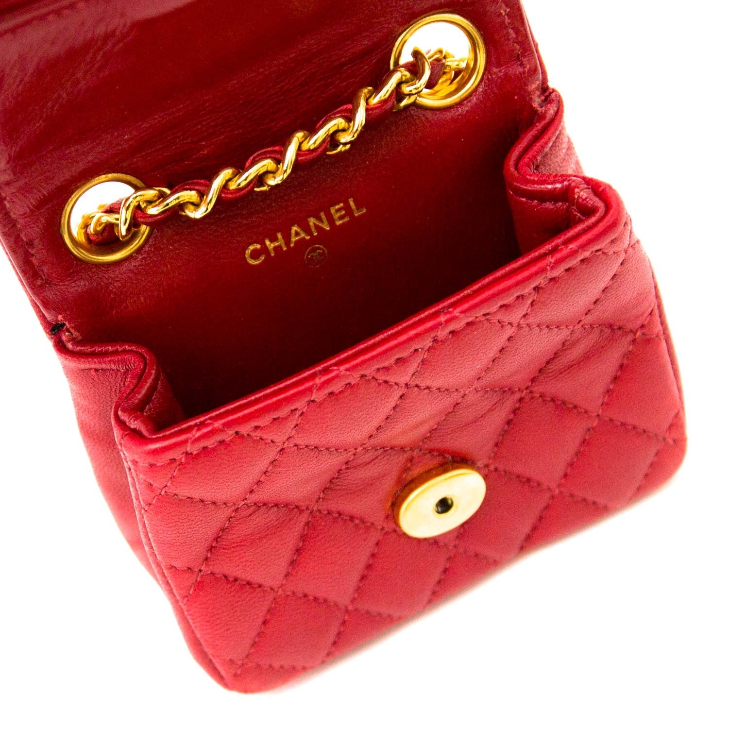 veilig online shopping bij labellov vintage webshop belgië met chanel 2.55 reissue vintage lambskin chain met micro mini tas charm riem