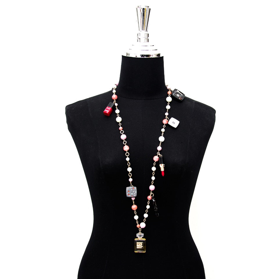 acheter en ligne Chanel Resin Beauty Icons Pearl Necklace/Belt pour le meilleur prix