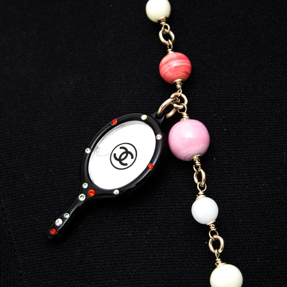 koop veilig online tweedehands Chanel Resin Beauty Icons Pearl Necklace/Belt