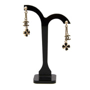 Chanel Clover CC Logo Drop Earrings Buy authentic designer Chanel secondhand earrings at Labellov at the best price. Safe and secure shopping. Koop tweedehands authentieke Chanel oorbellen bij designer webwinkel labellov.