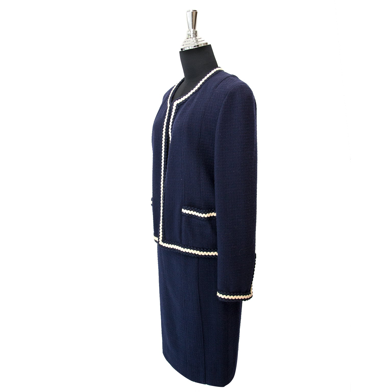 Acheter sans risque Chanel Tailleur Set on www.labellov.com au meilleur prix et assurez-vous d'autheticité