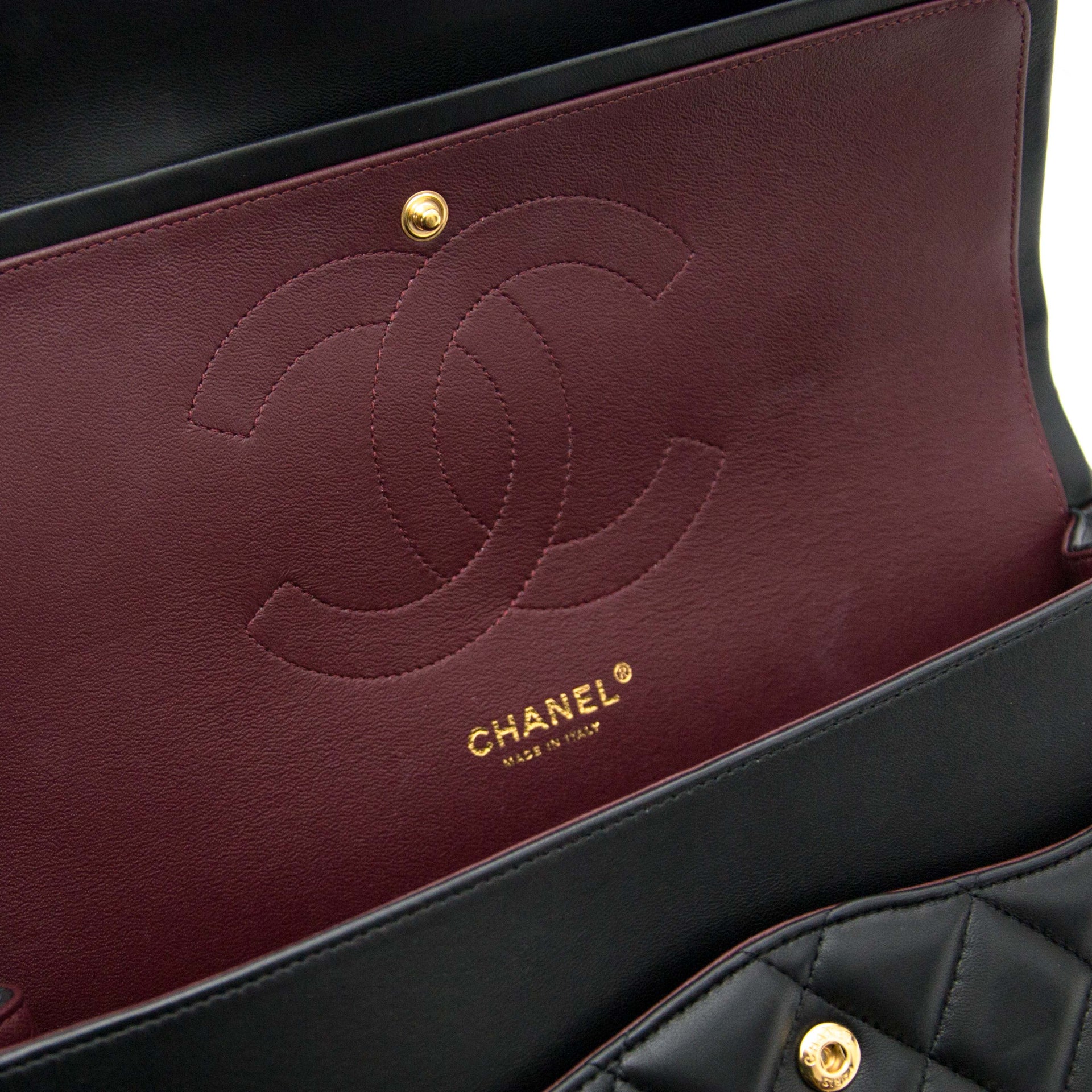 acheter en ligne pour le meilleur prix Chanel Black Lambskin Classic Double Flap Bag