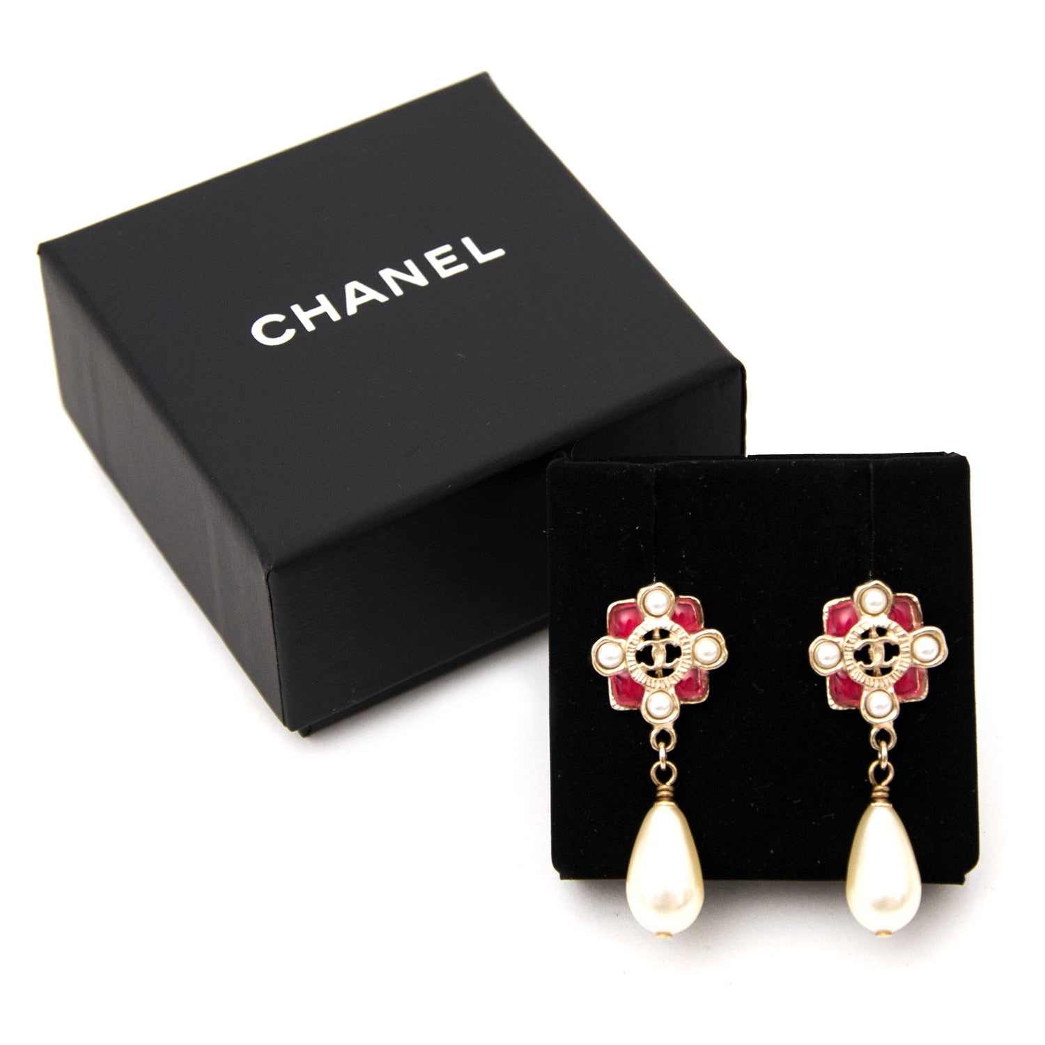 We buy and sell your secondhand Chanel Pearl Drop Earrings for the best price