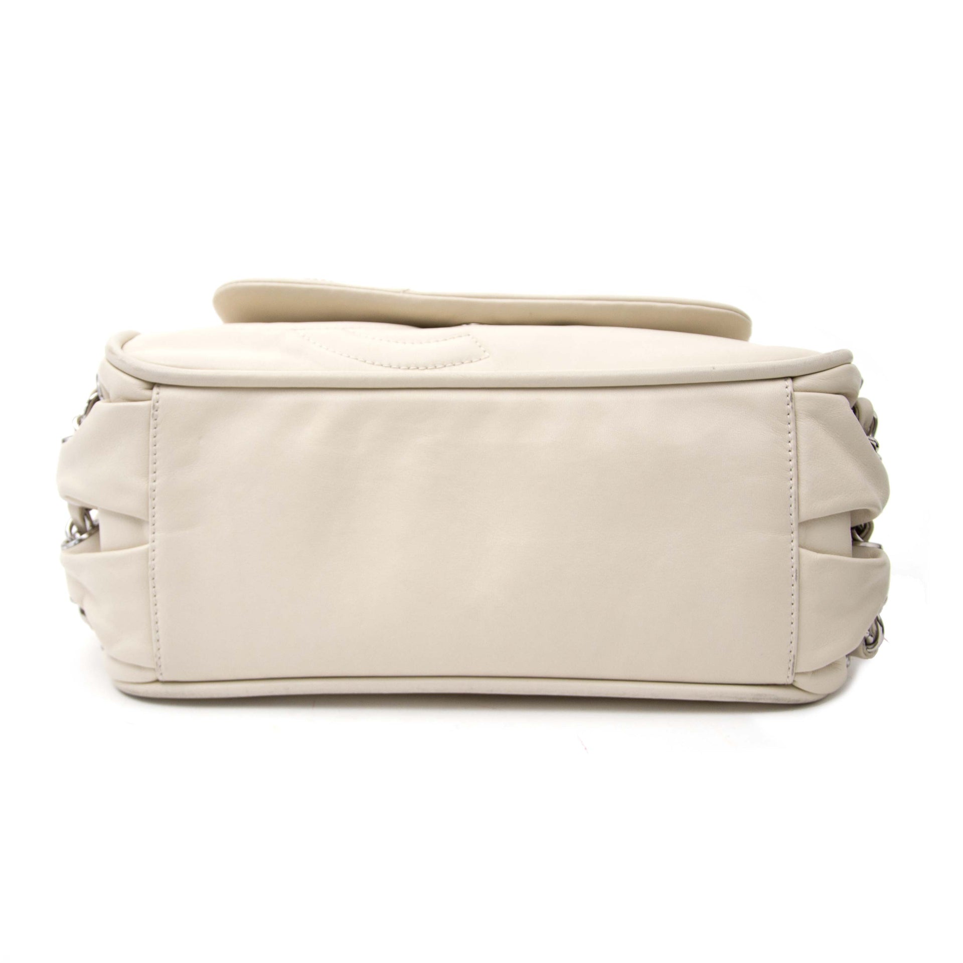 Chanel Accordion Cream Flap Bag te koop bij Labellov secondhand luxury