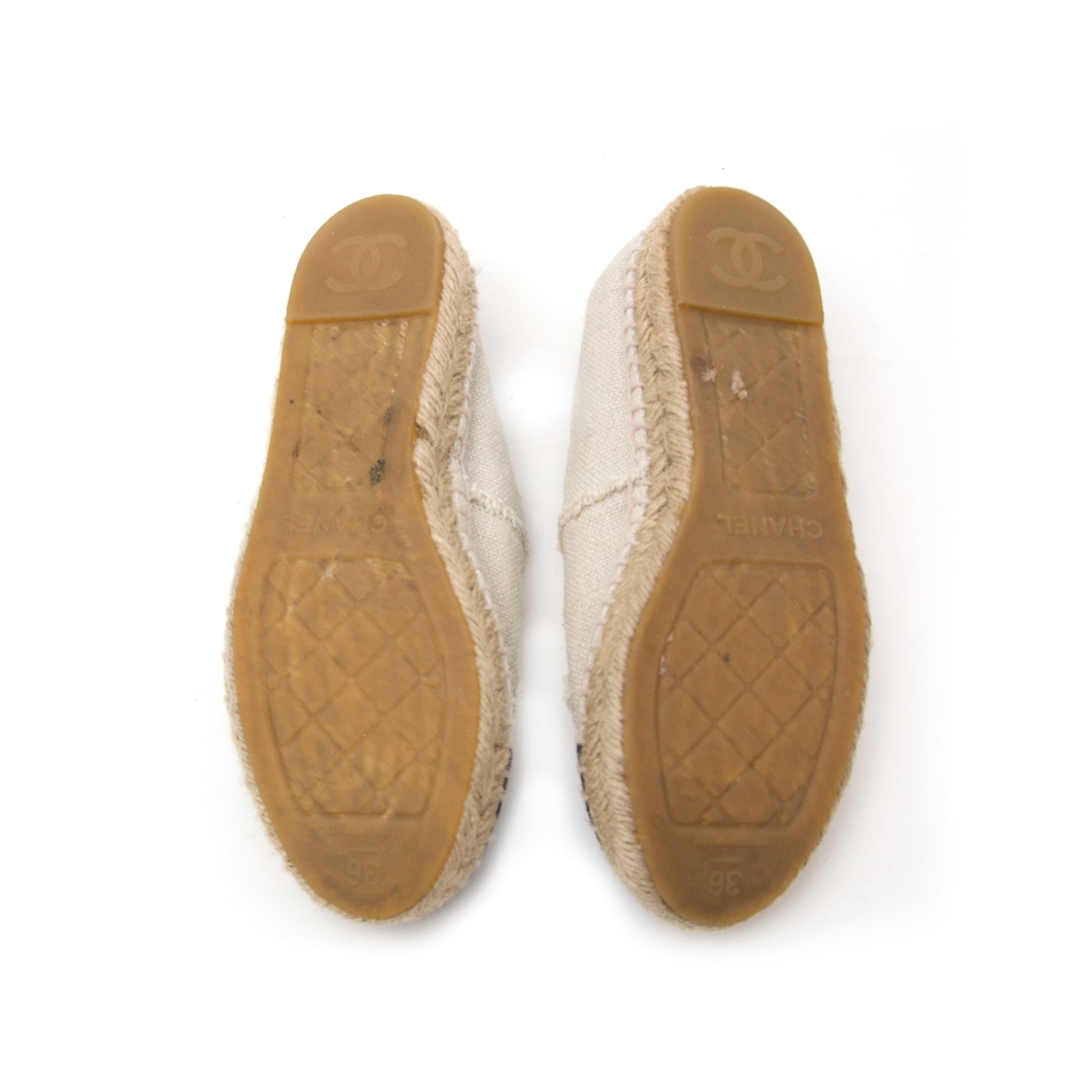 Koop nu online: Chanel Toile Espadrilles Beige Zwart, beschikbaar online met wereldwijde verzending of in Antwerpen.
