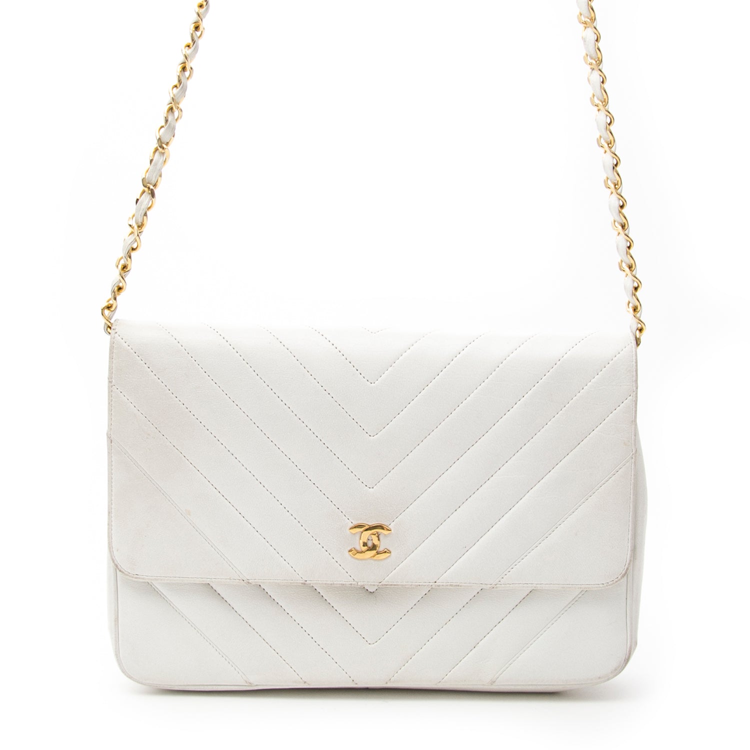 Vintage Chanel white handbag for the best price at Labellov webshop. Safe and secure online shopping with 100% authenticity. Vintage Chanel blanc sac à main pour le meilleur prix.
