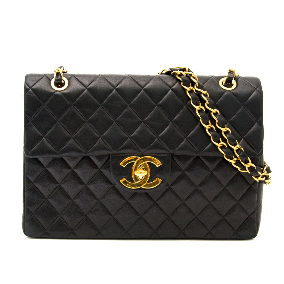 Preloved Chanel Black Maxi Single Flap Bag for the best price and with authenticity guarantee now on labellov