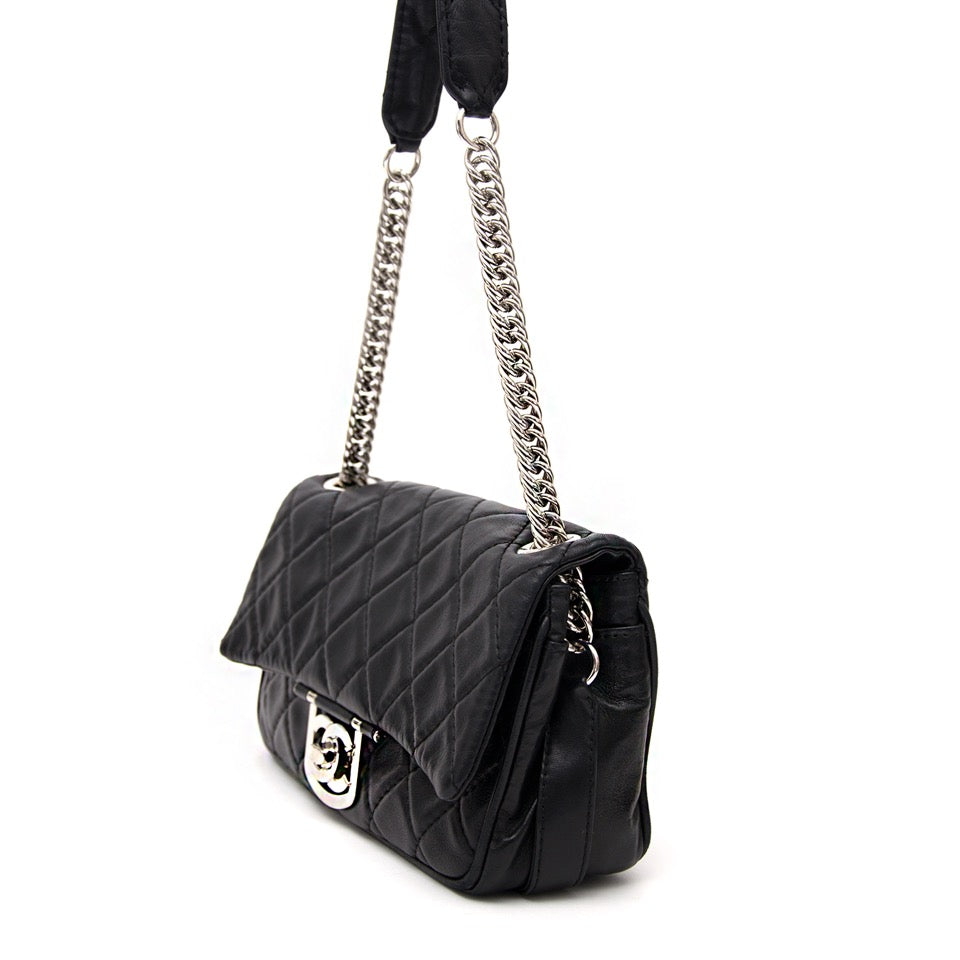 shop safe online at the best price chanel black icon flap bag like new webshop www.labellov.com