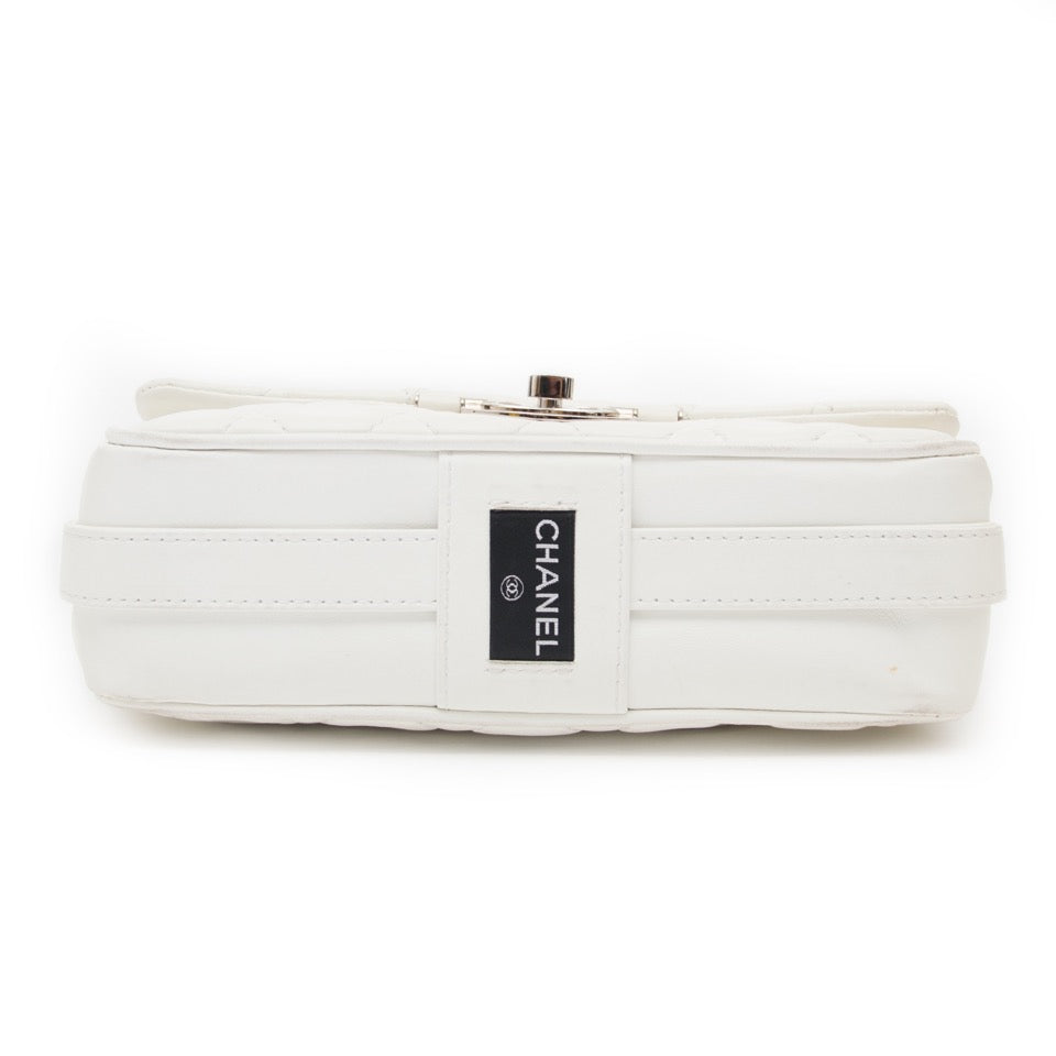 Koop uw limited edition Chanel klassieke handtas in lamsleder aan de beste prijs bij labellov tweedehands antwerpen
