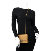 Bent u op zoek naar een authentieke Chanel micro flap bag in goud leder? Koop en verkoop uw tassen bij Labellov