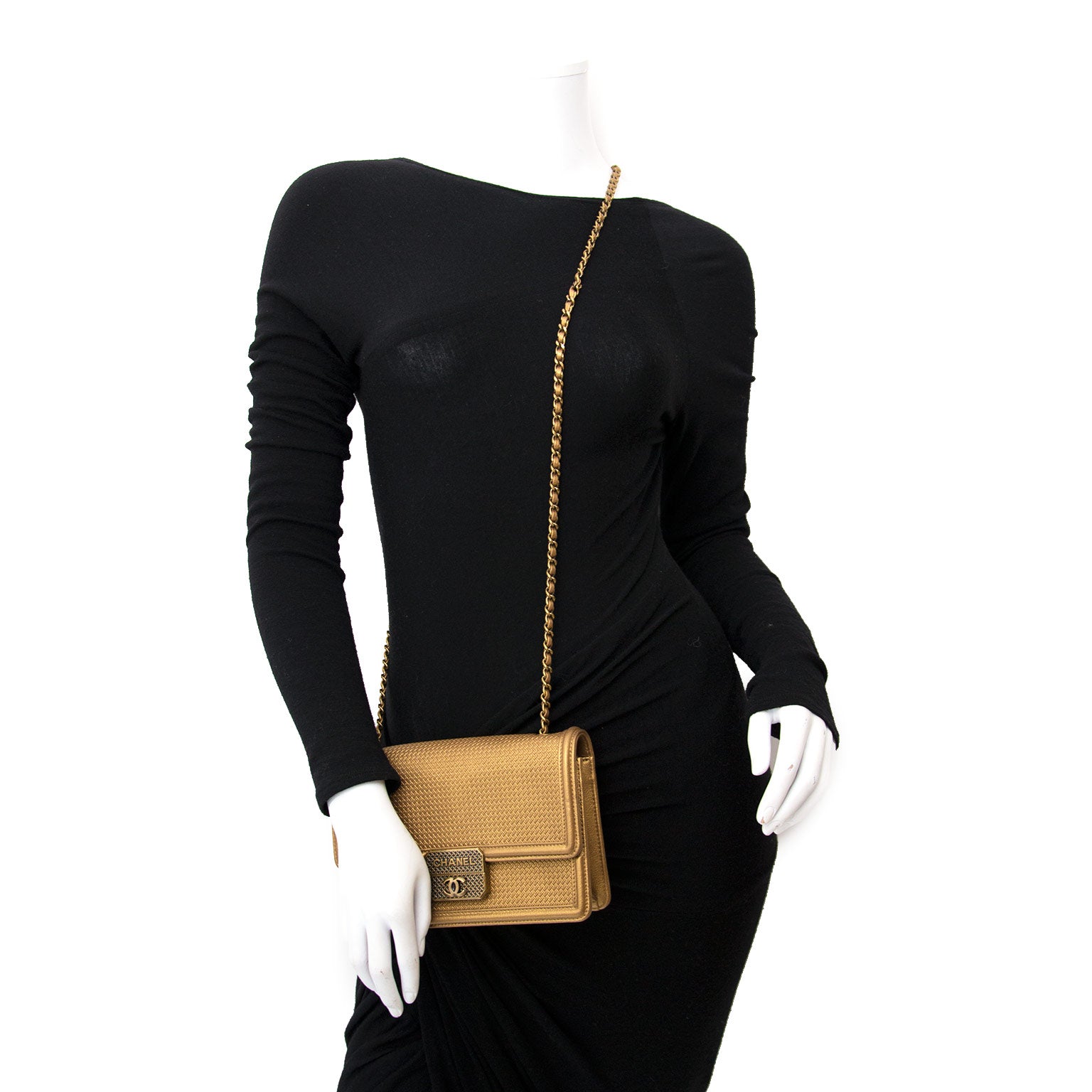 Bent u op zoek naar een authentieke Chanel micro flap bag in goud leder? Koop en verkoop uw tassen bij Labellov