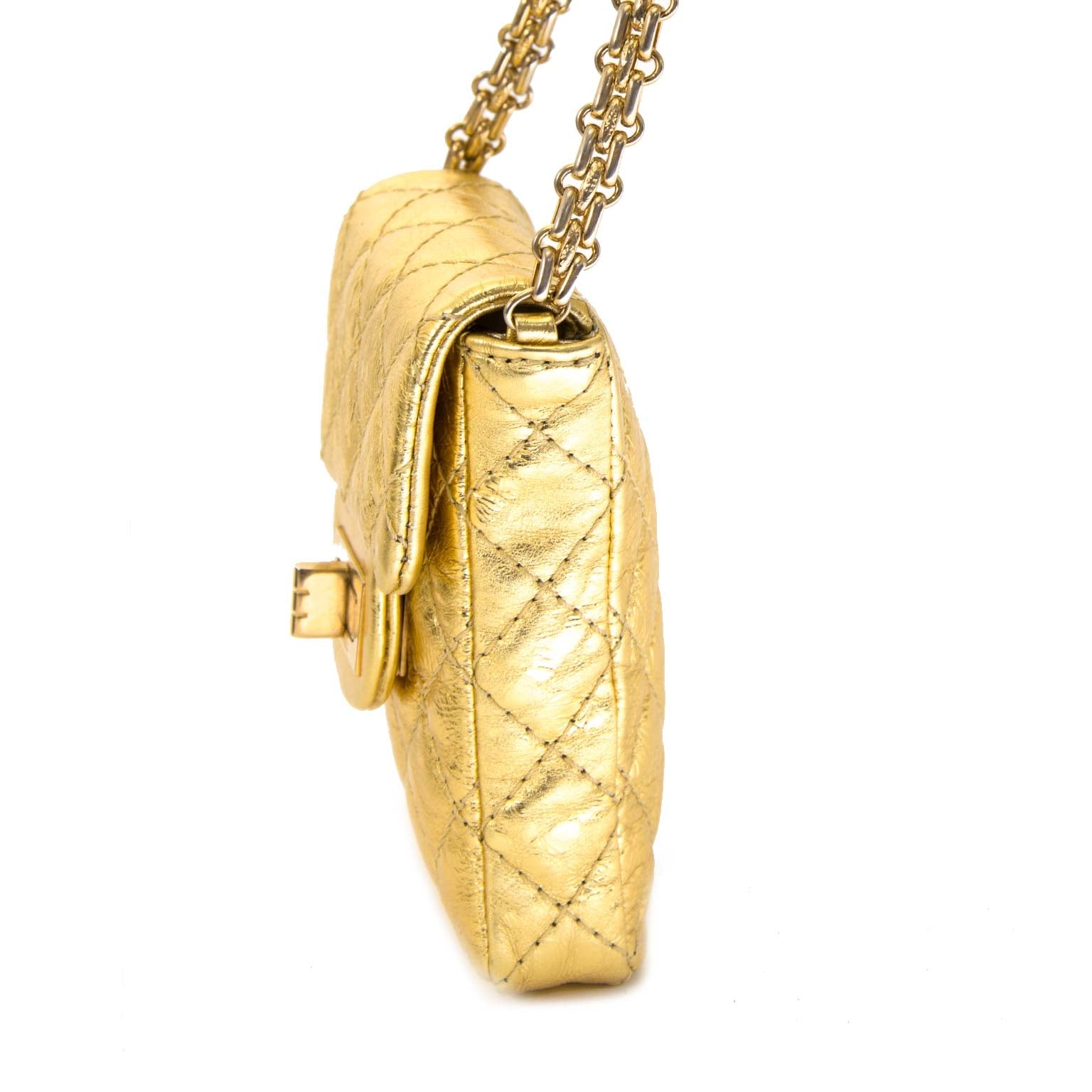 Bent u op zoek naar een authentiek exemplaar van de Chanel 2.55 Reissue Aged Calfskin Gold Phone Pouch