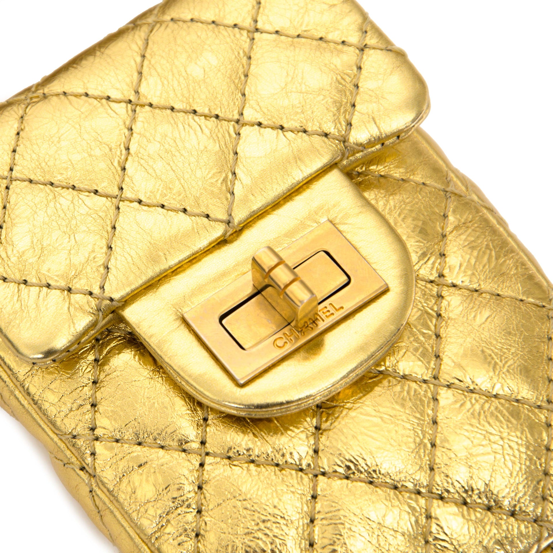 Bent u op zoek naar een authentiek exemplaar van de Chanel handtas? Koop steeds snel en gemakkelijk.