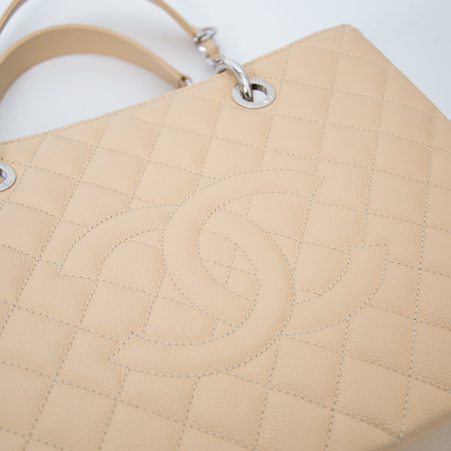 koop veilig online aan de beste prijs net als nieuw As New Poudre Chanel Grand Shopping Tote