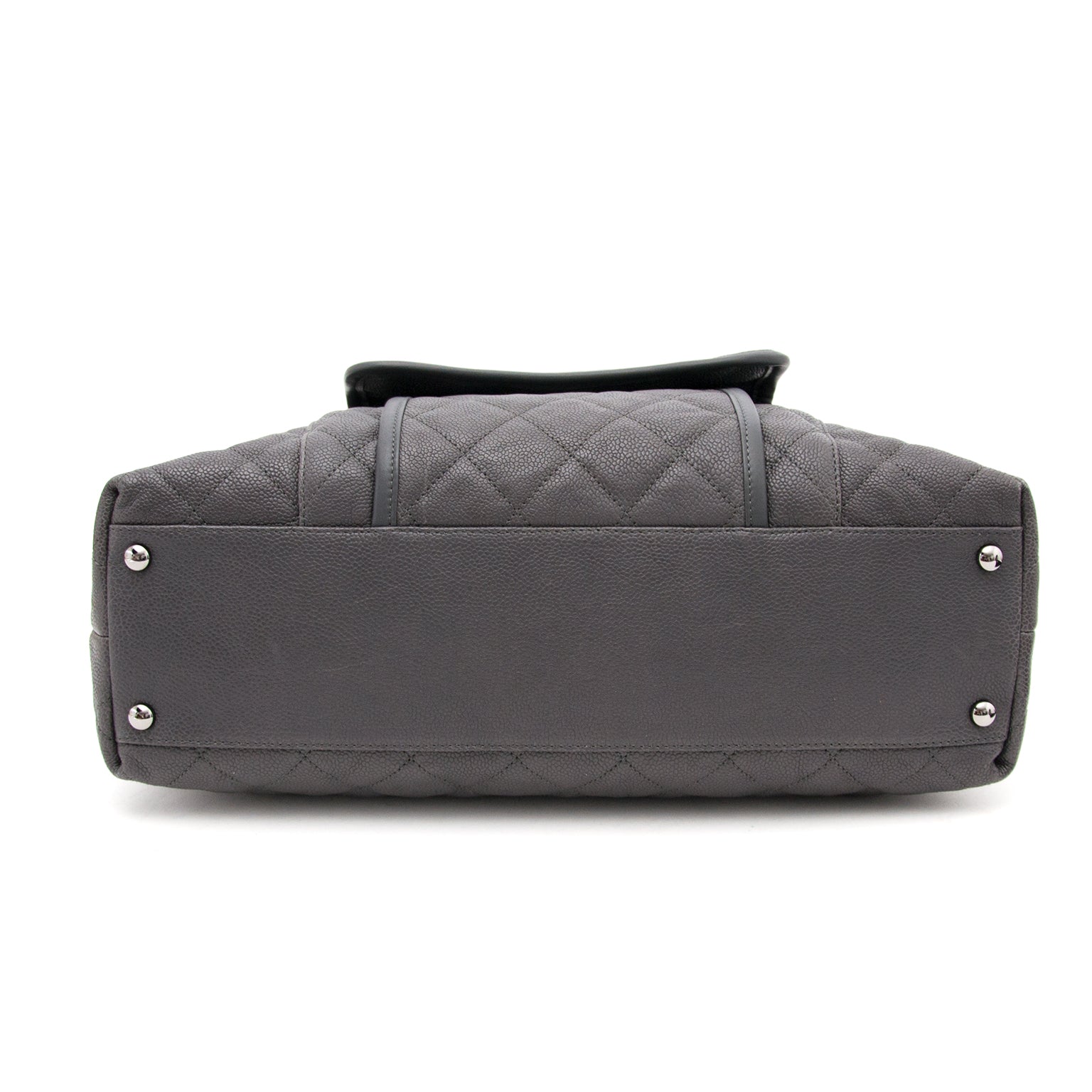 Acheter en ligne chez Labellov.com Chanel Grey Leather Hobo Bag