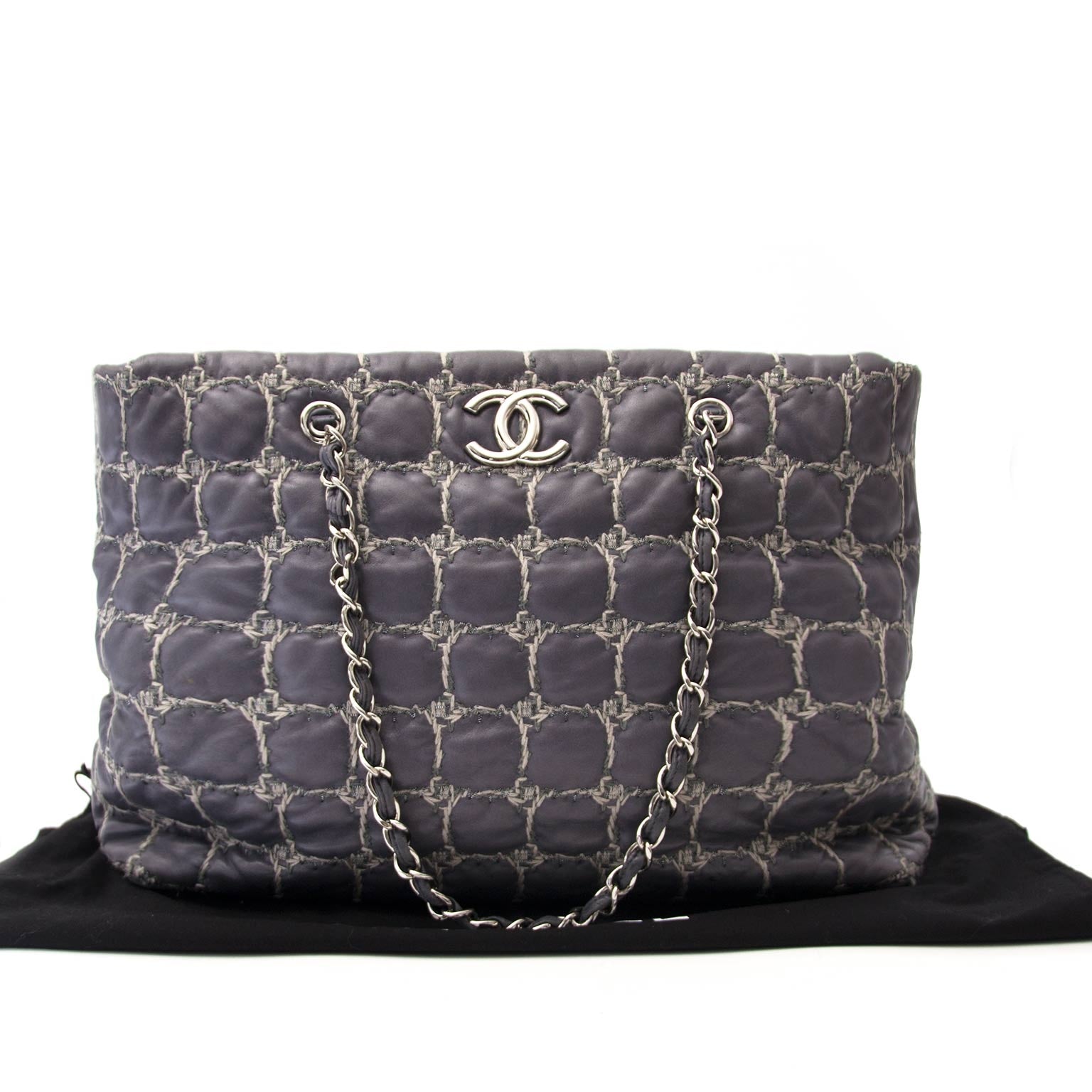 Chanel CC Grey Blue Quilted Tweed Stitch Bag Buy authentic designer Chanel secondhand bags at Labellov at the best price. Safe and secure shopping. Koop tweedehands authentieke Chanel tassen bij designer webwinkel labellov.
