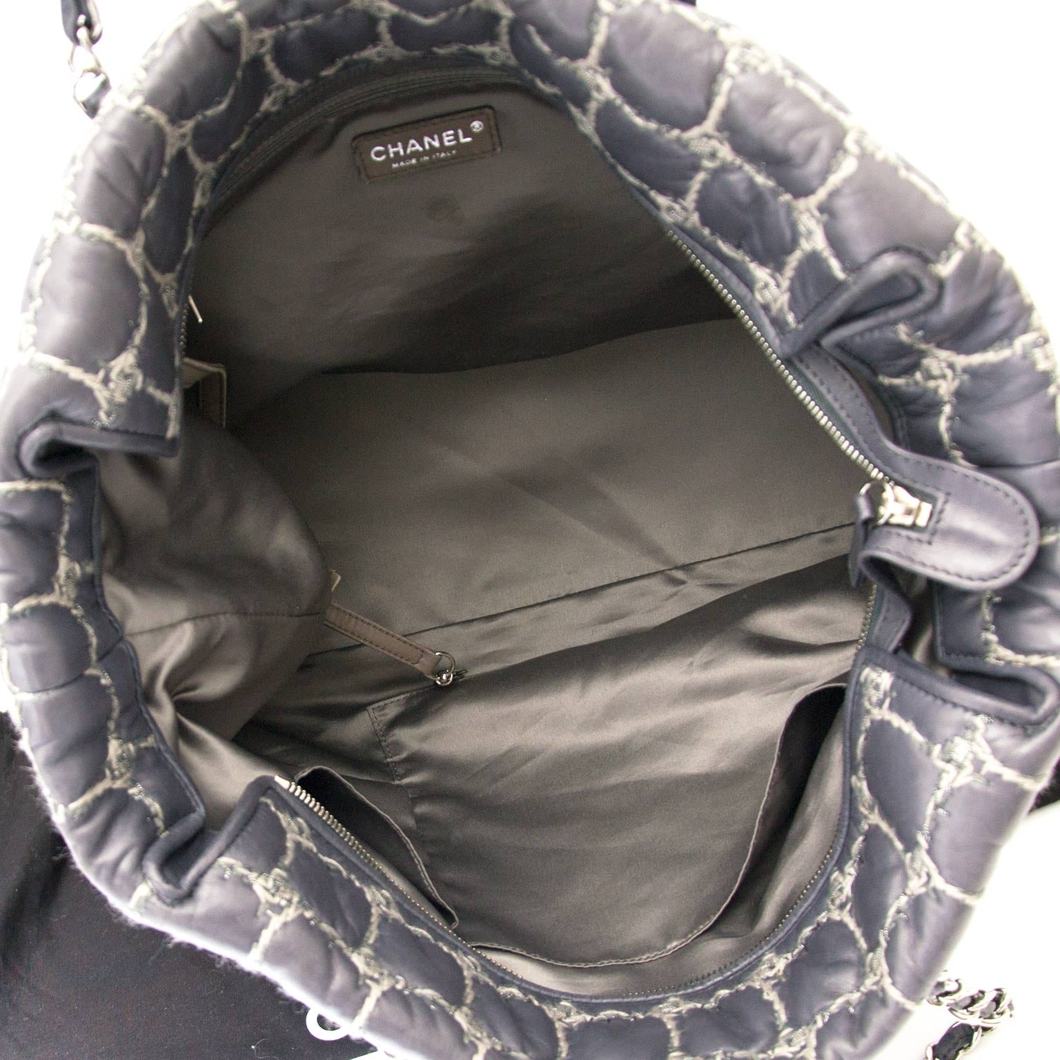 Chanel CC Grey Blue Quilted Tweed Stitch Bag Buy authentic designer Chanel secondhand bags at Labellov at the best price. Safe and secure shopping. Koop tweedehands authentieke Chanel tassen bij designer webwinkel labellov.