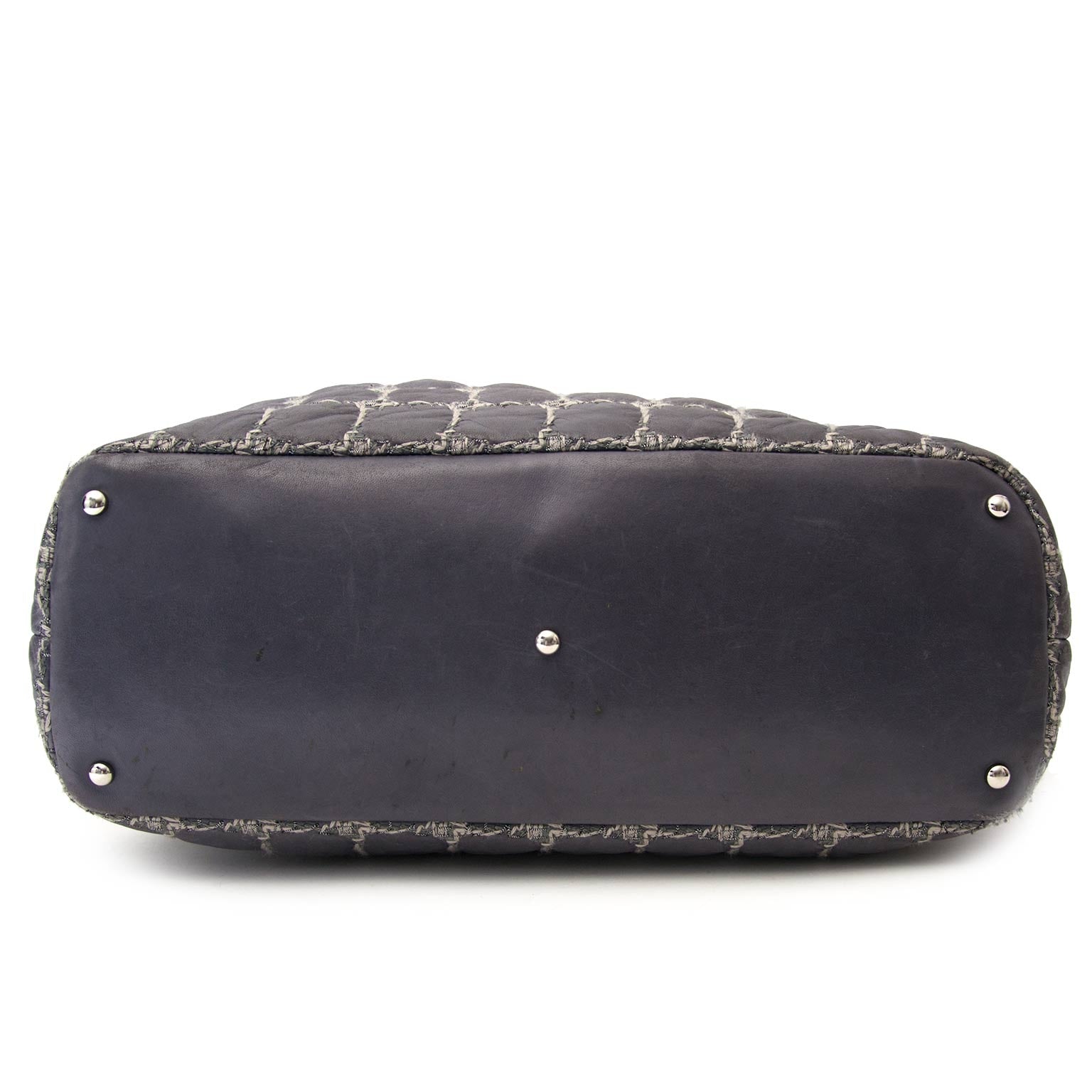 Chanel CC Grey Blue Quilted Tweed Stitch Bag Buy authentic designer Chanel secondhand bags at Labellov at the best price. Safe and secure shopping. Koop tweedehands authentieke Chanel tassen bij designer webwinkel labellov.