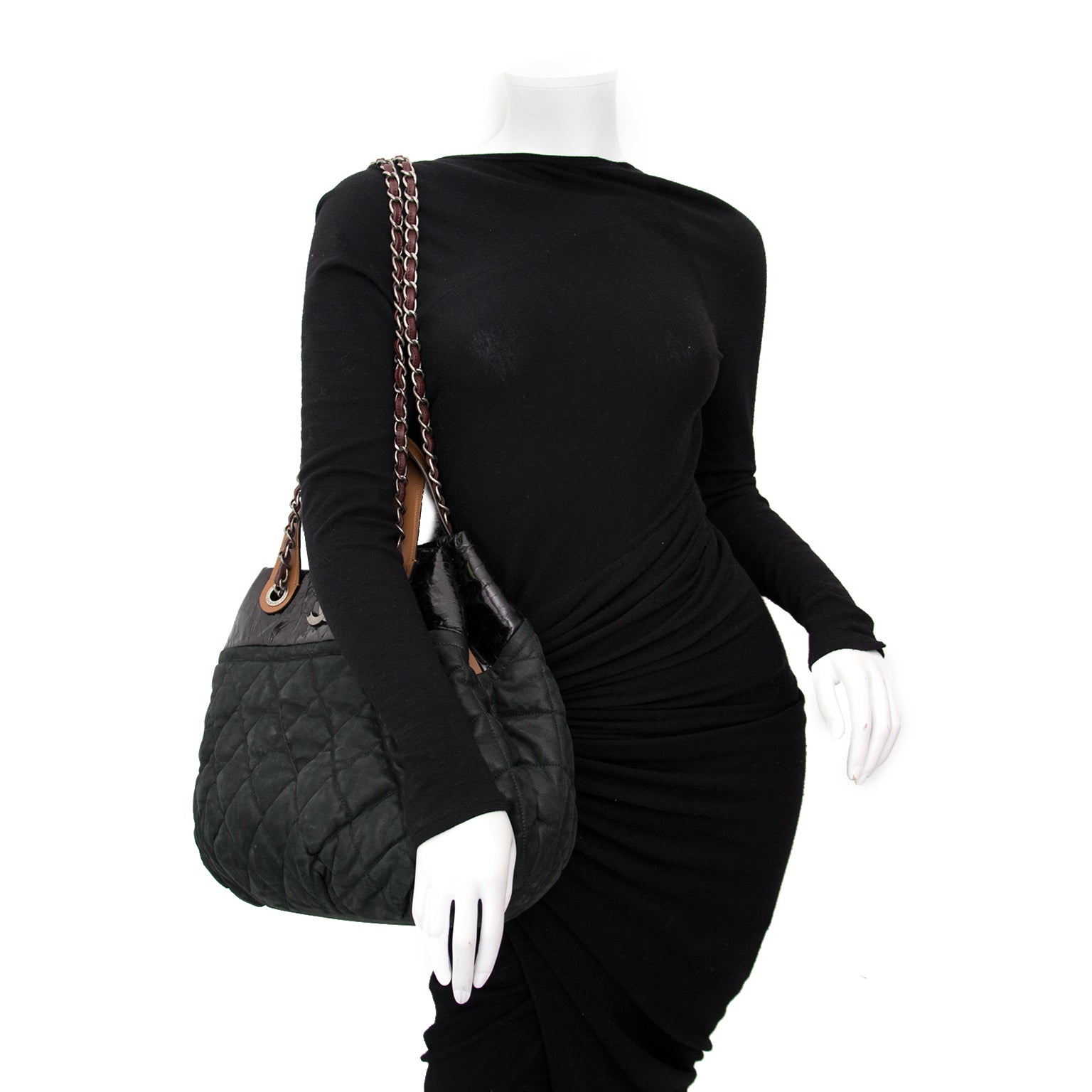 Buy and sell your preloved designer bags for the best rates online at Labellov luxury